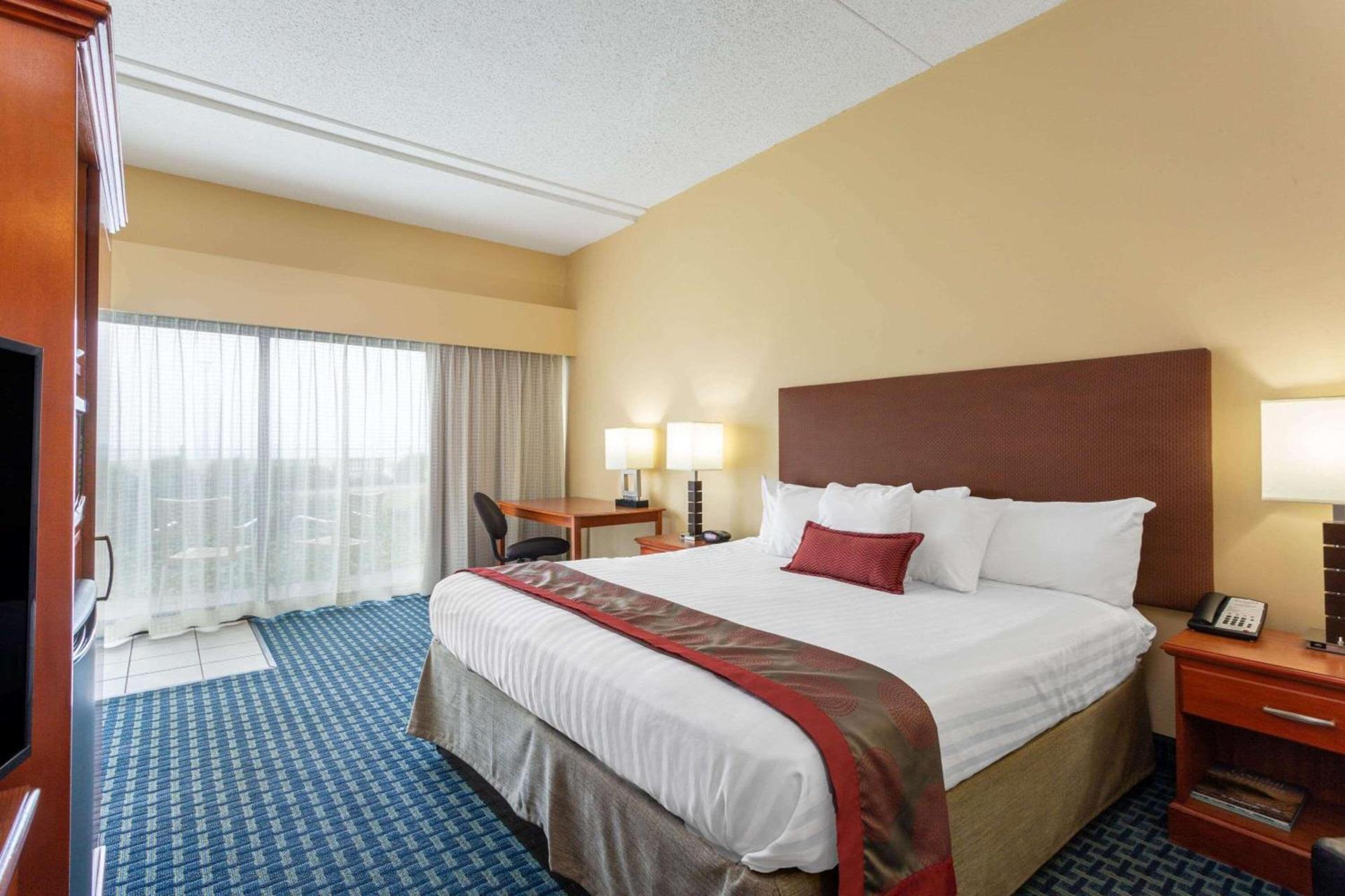 Ramada Plaza by Wyndham Virginia Beach Oceanfront photo 41