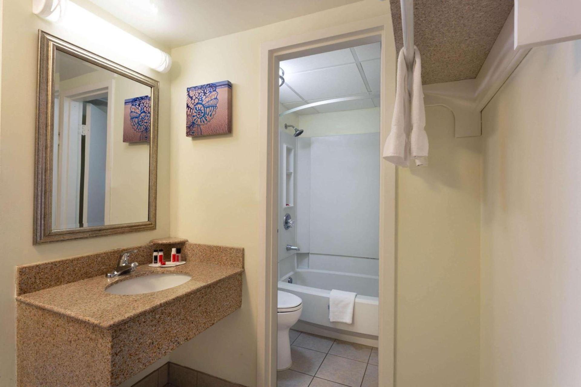Ramada Plaza by Wyndham Virginia Beach Oceanfront photo 35