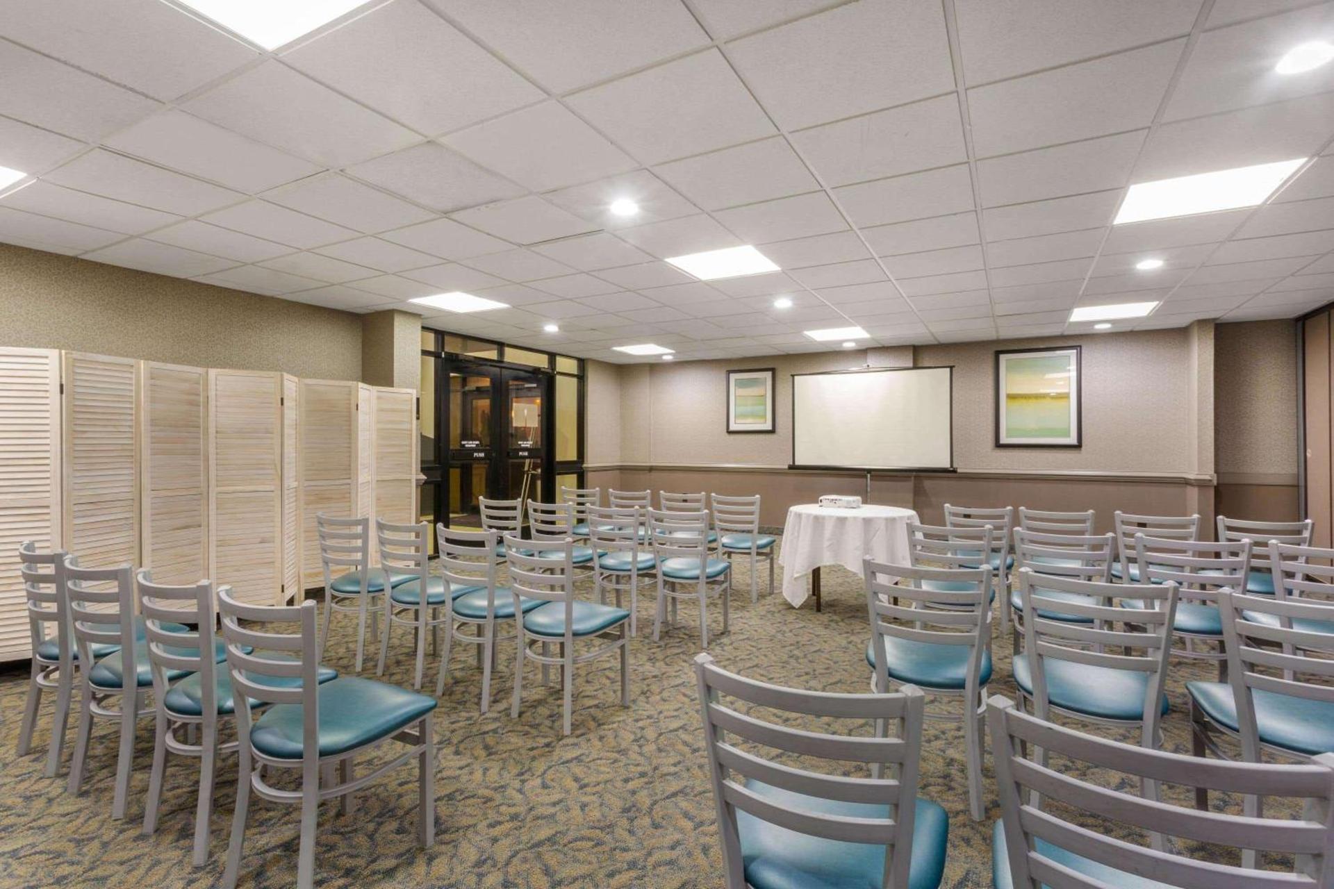 Ramada Plaza by Wyndham Virginia Beach Oceanfront photo 29