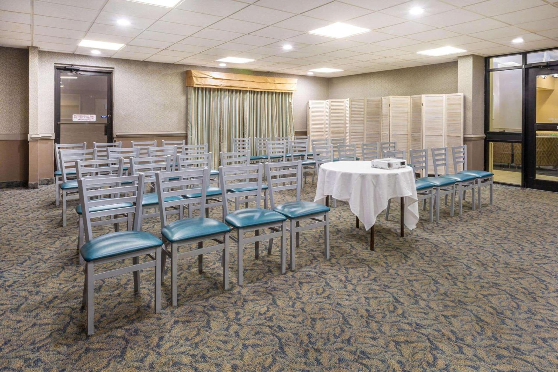 Ramada Plaza by Wyndham Virginia Beach Oceanfront photo 27