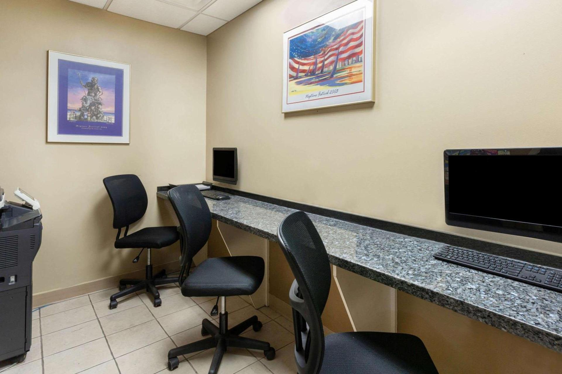 Ramada Plaza by Wyndham Virginia Beach Oceanfront photo 25