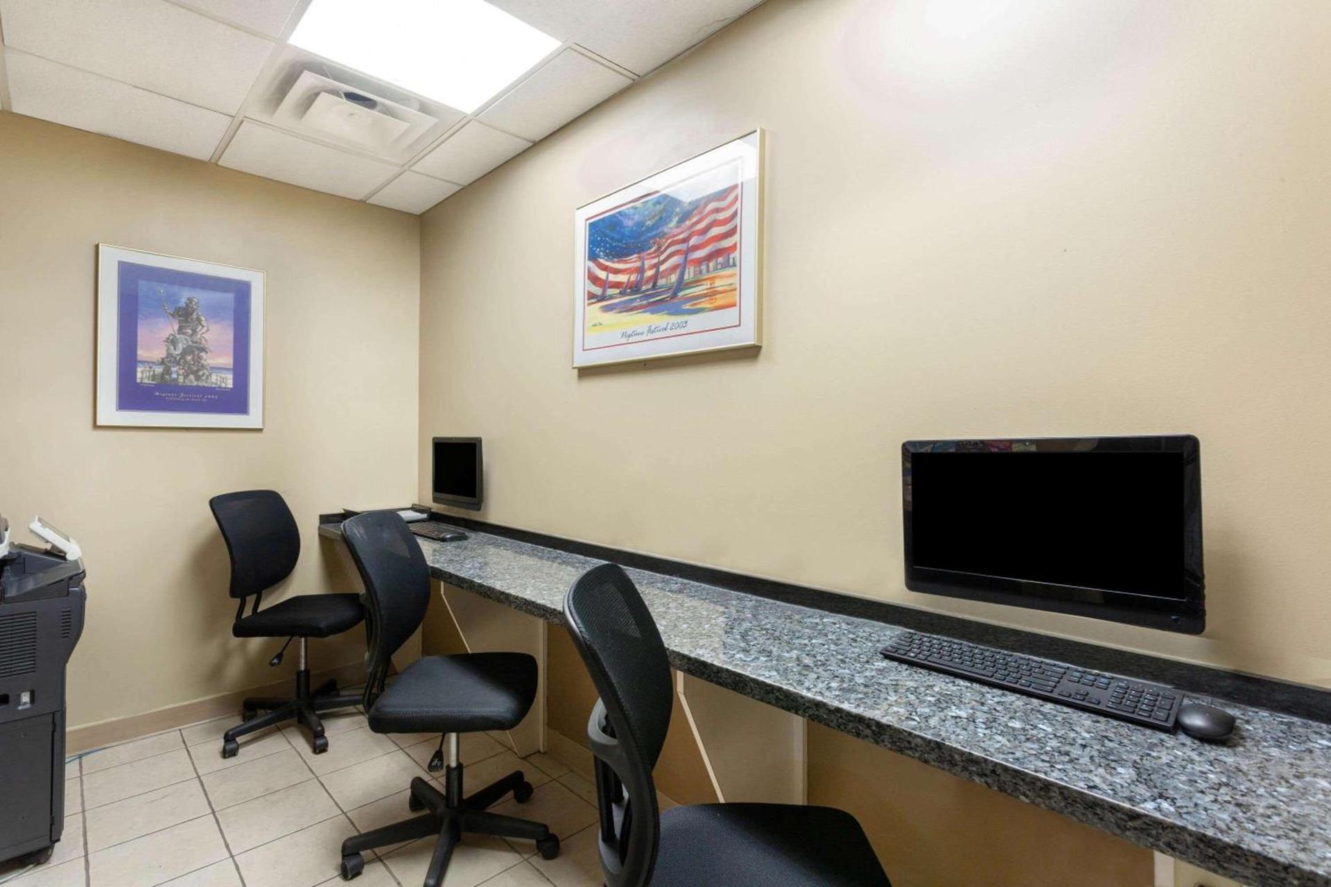 Ramada Plaza by Wyndham Virginia Beach Oceanfront photo 24