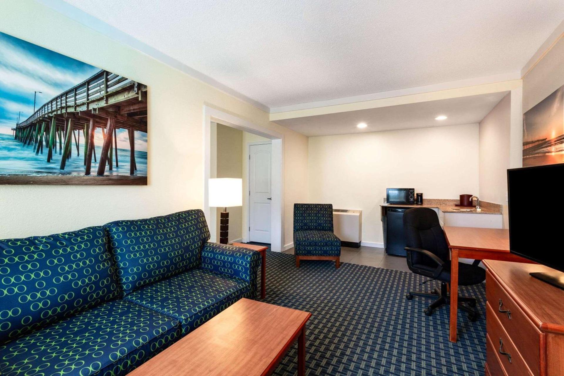 Ramada by Wyndham Virginia Beach photo 25