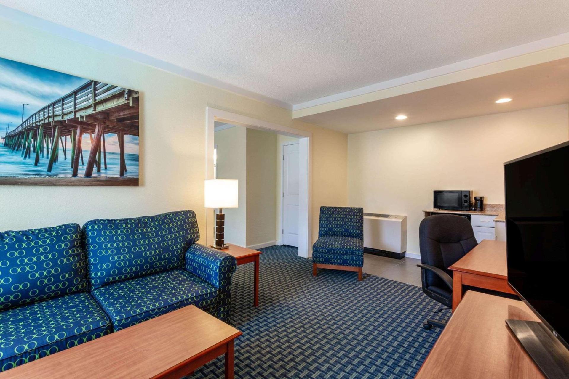 Ramada by Wyndham Virginia Beach photo 26