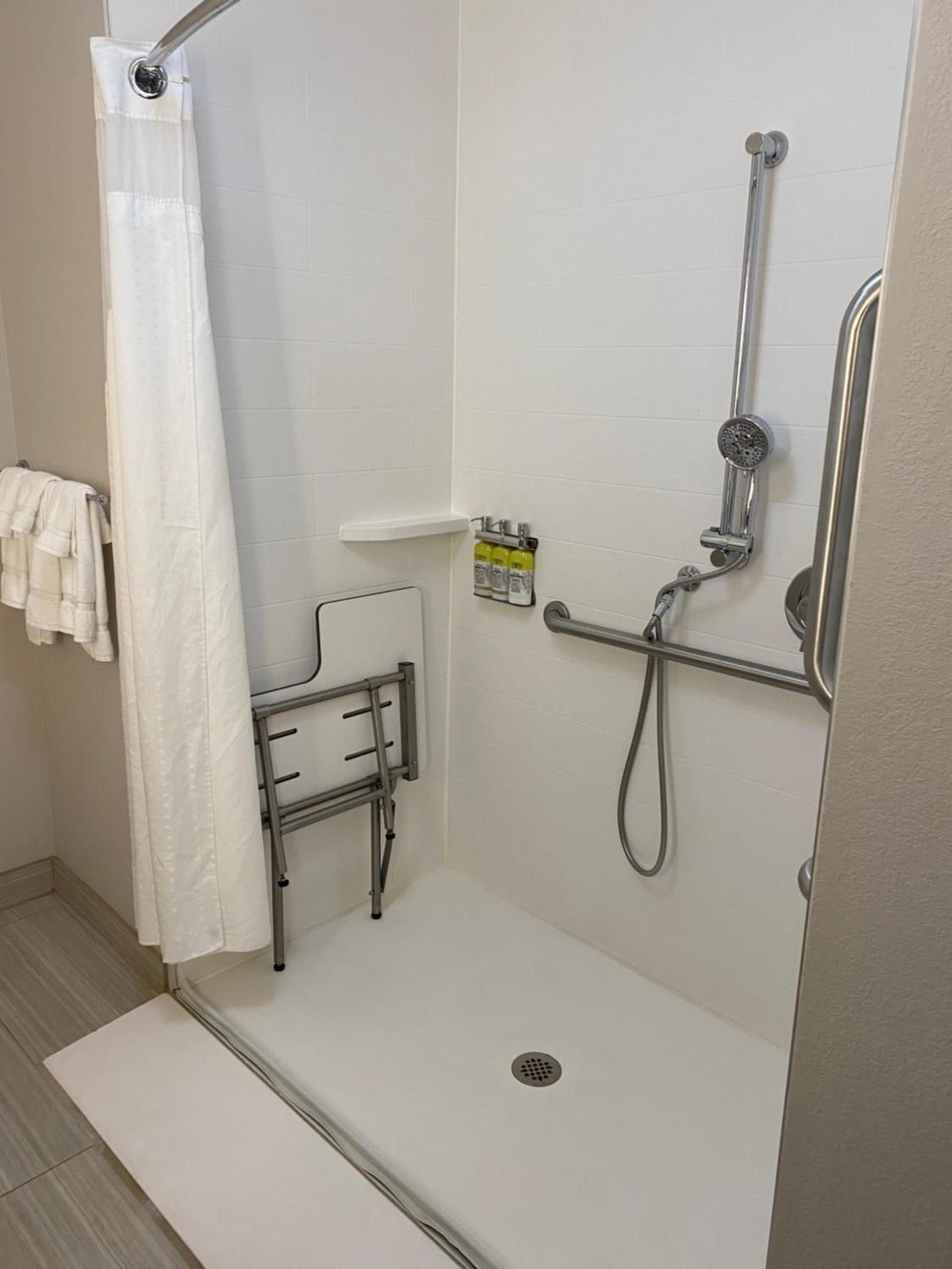 Holiday Inn Express & Suites Atlanta Airport NE - Hapeville by IHG photo 8