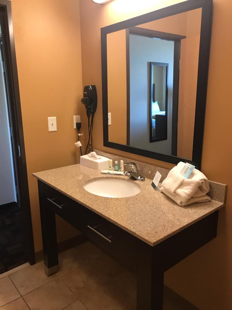 Quality Inn & Suites Minot North photo 37