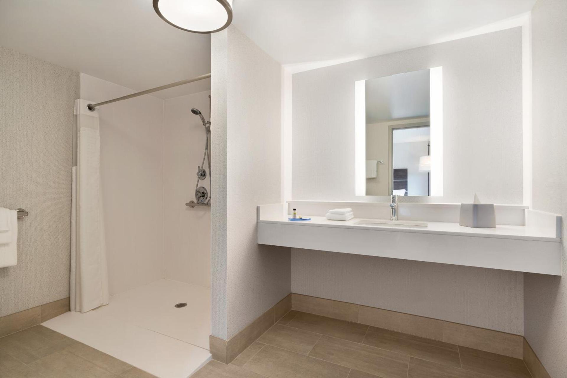 Holiday Inn Express Plattsburgh by IHG photo 24