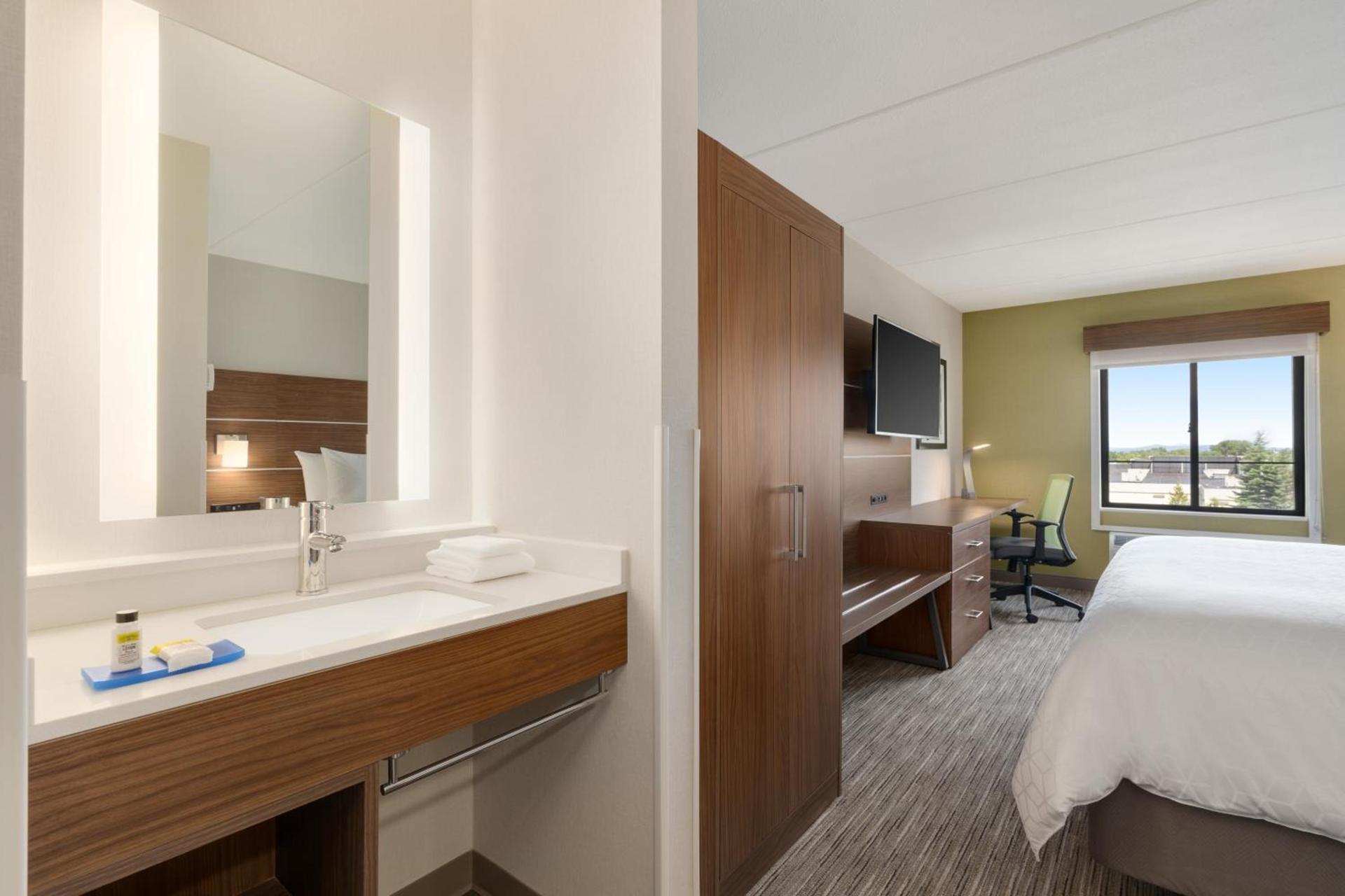 Holiday Inn Express Plattsburgh by IHG photo 27