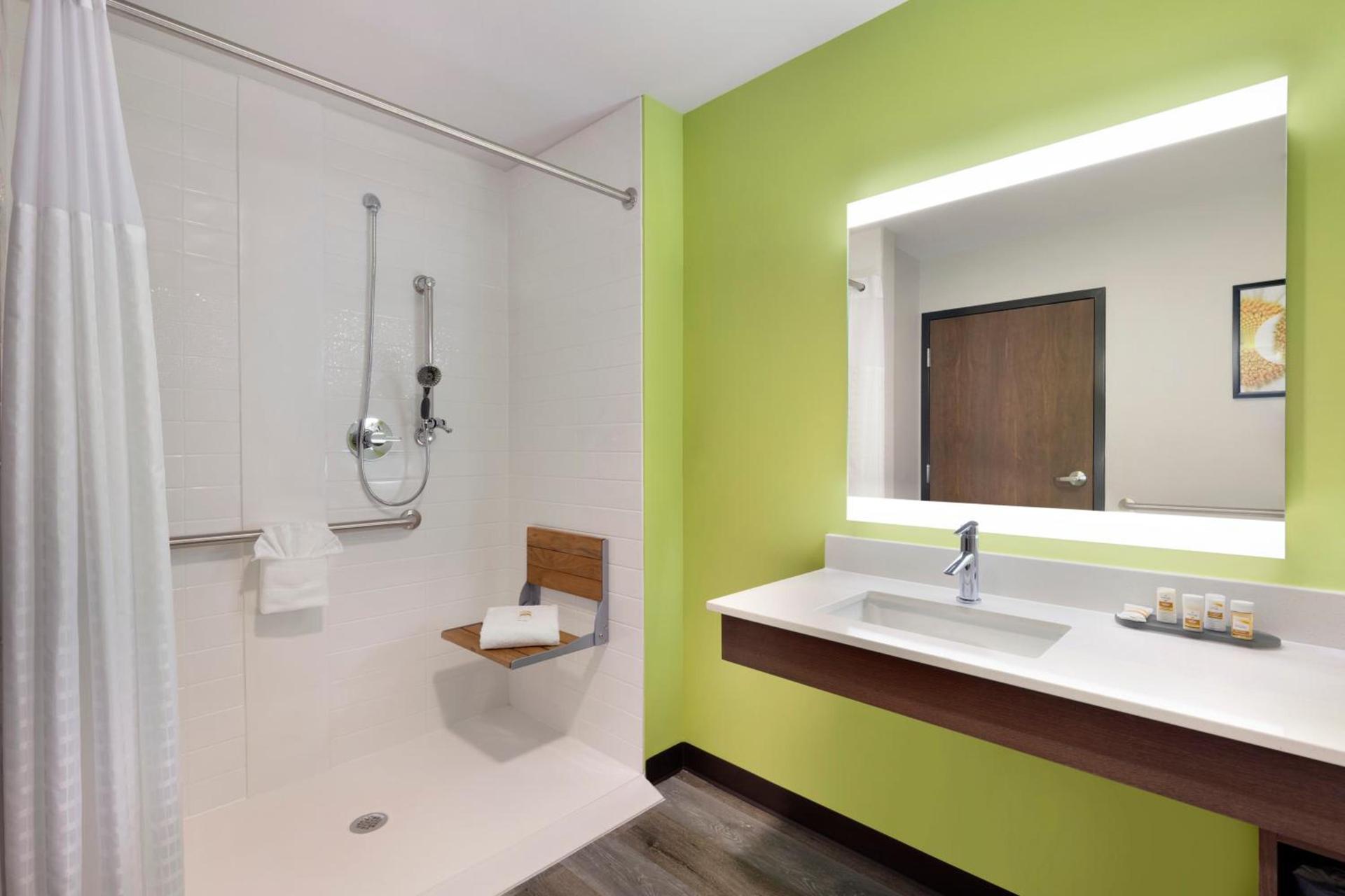La Quinta Inn & Suites by Wyndham Braselton photo 27