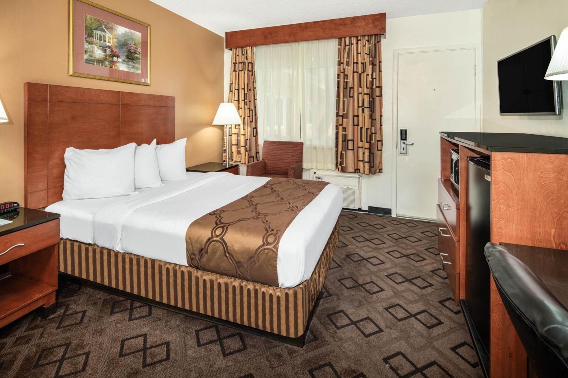 Travelodge by Wyndham Burbank-Glendale photo 19