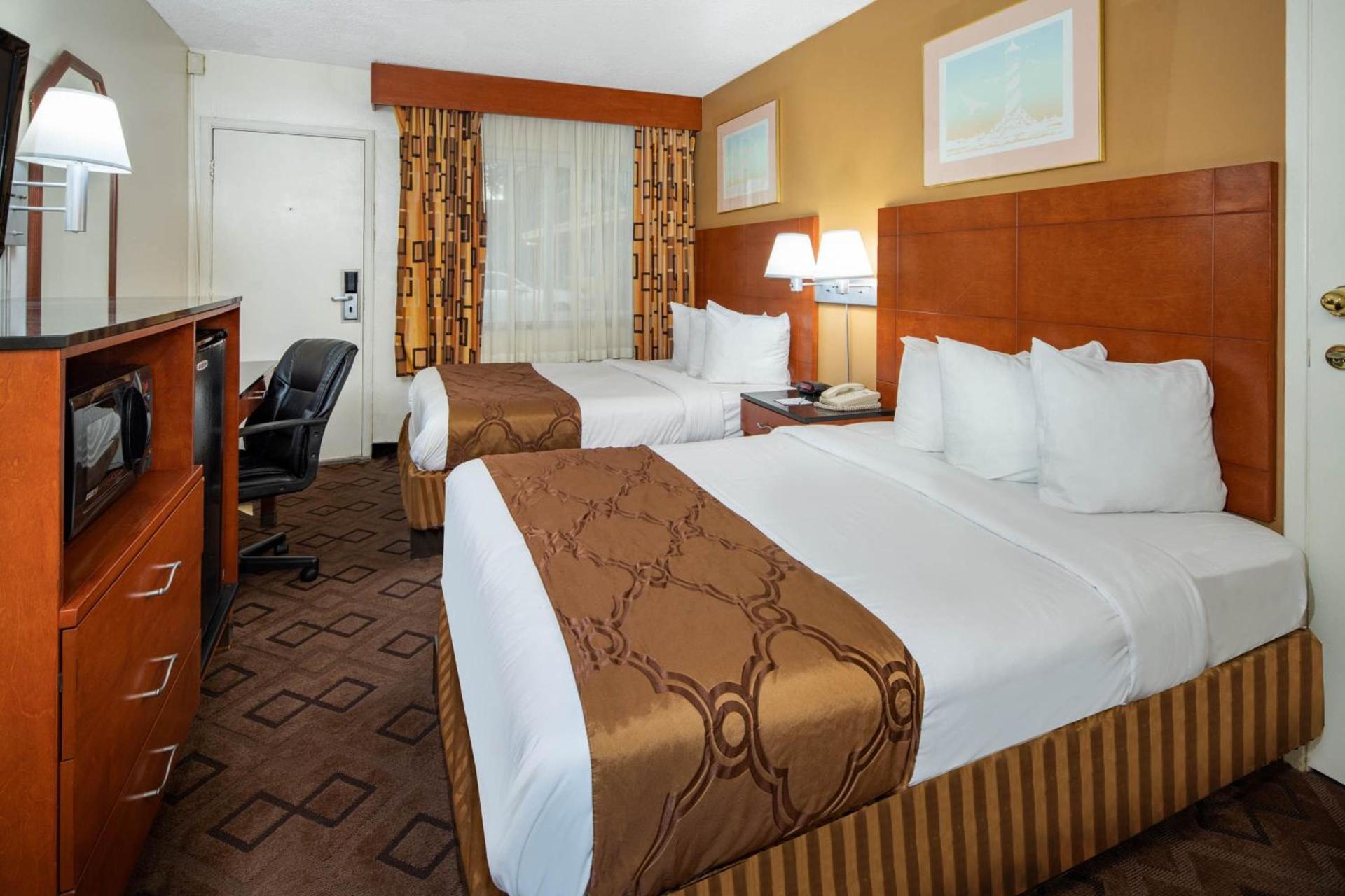 Travelodge by Wyndham Burbank-Glendale photo 16