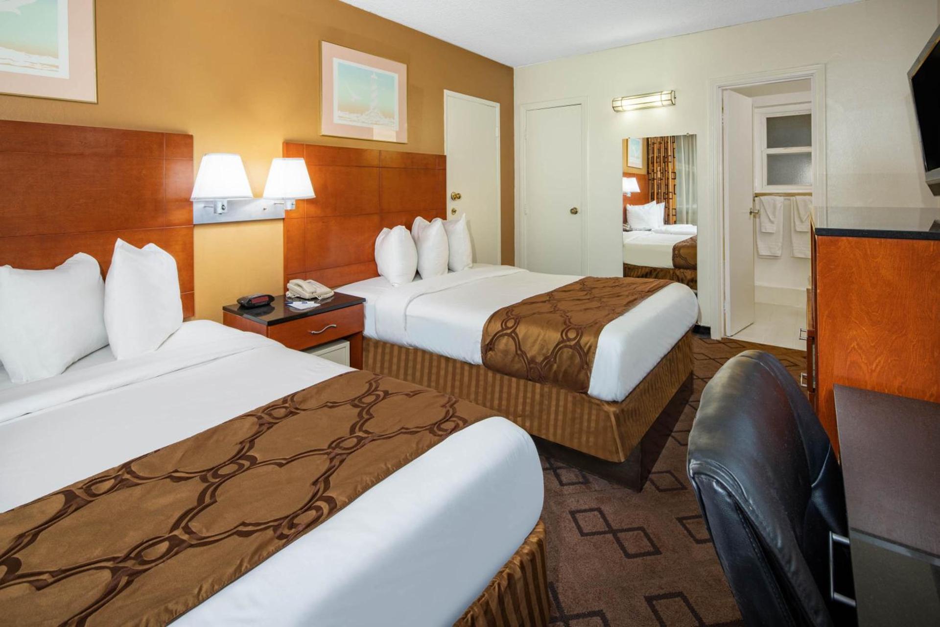 Travelodge by Wyndham Burbank-Glendale photo 18