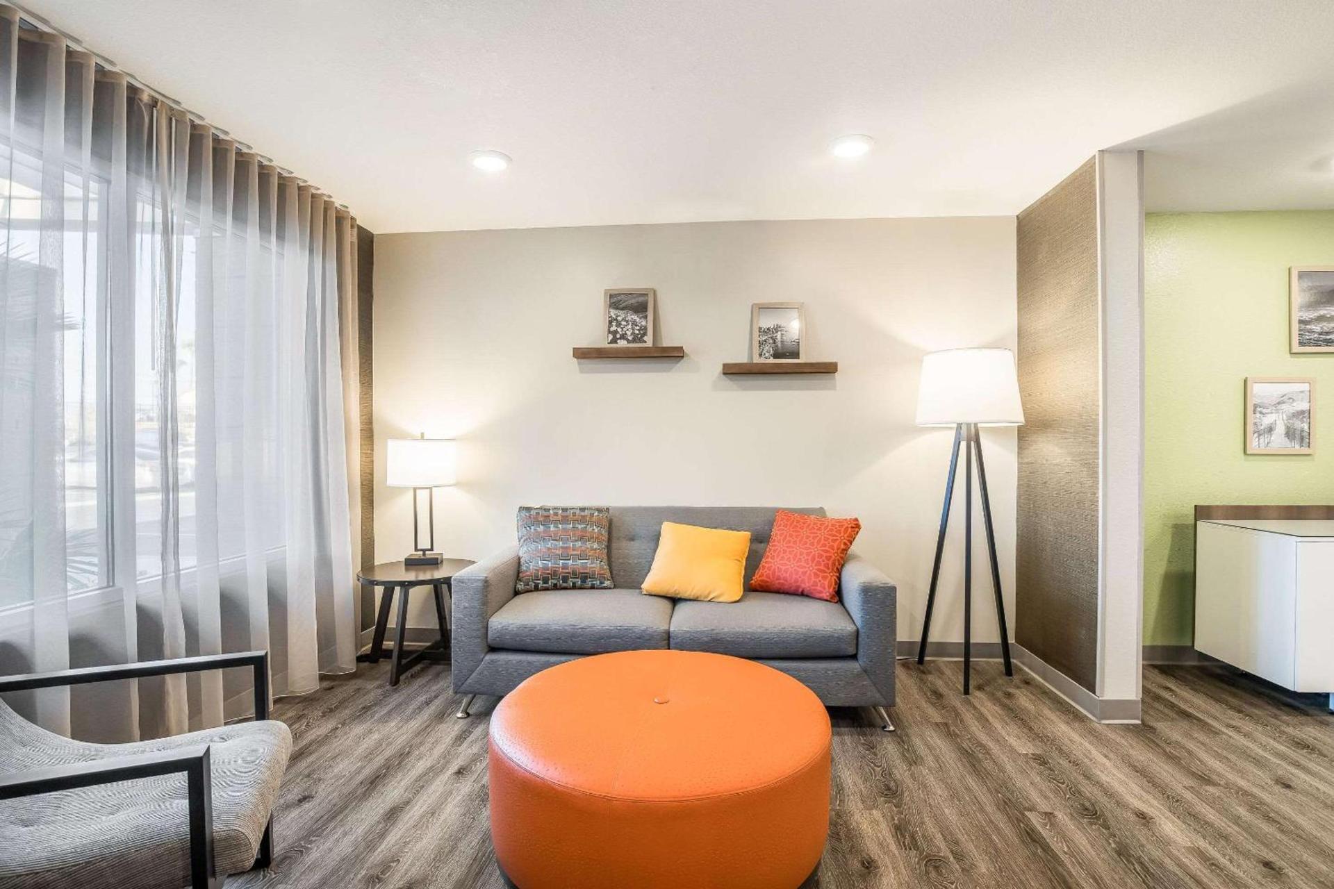 WoodSpring Suites Colton photo 8