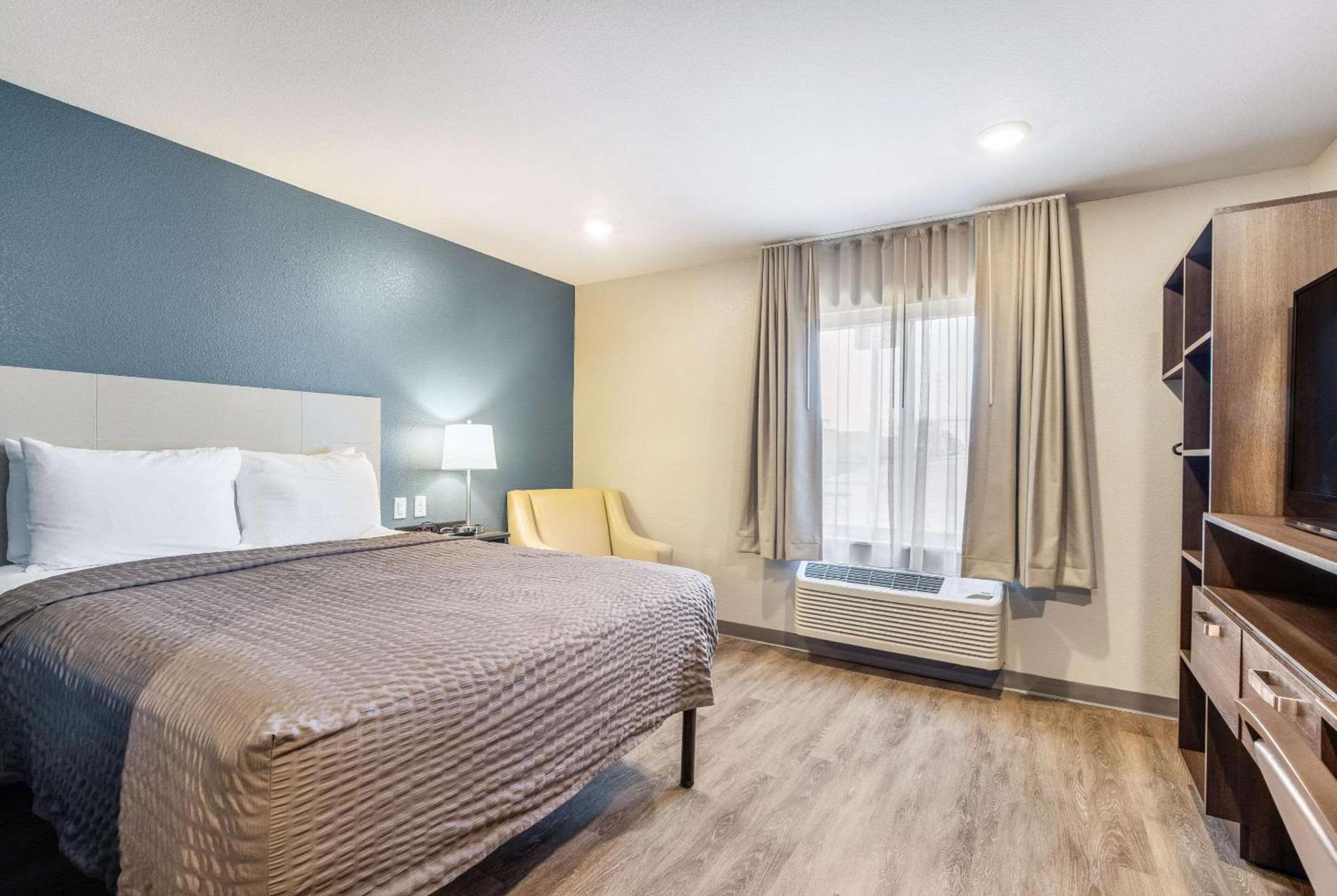 WoodSpring Suites Colton photo 10