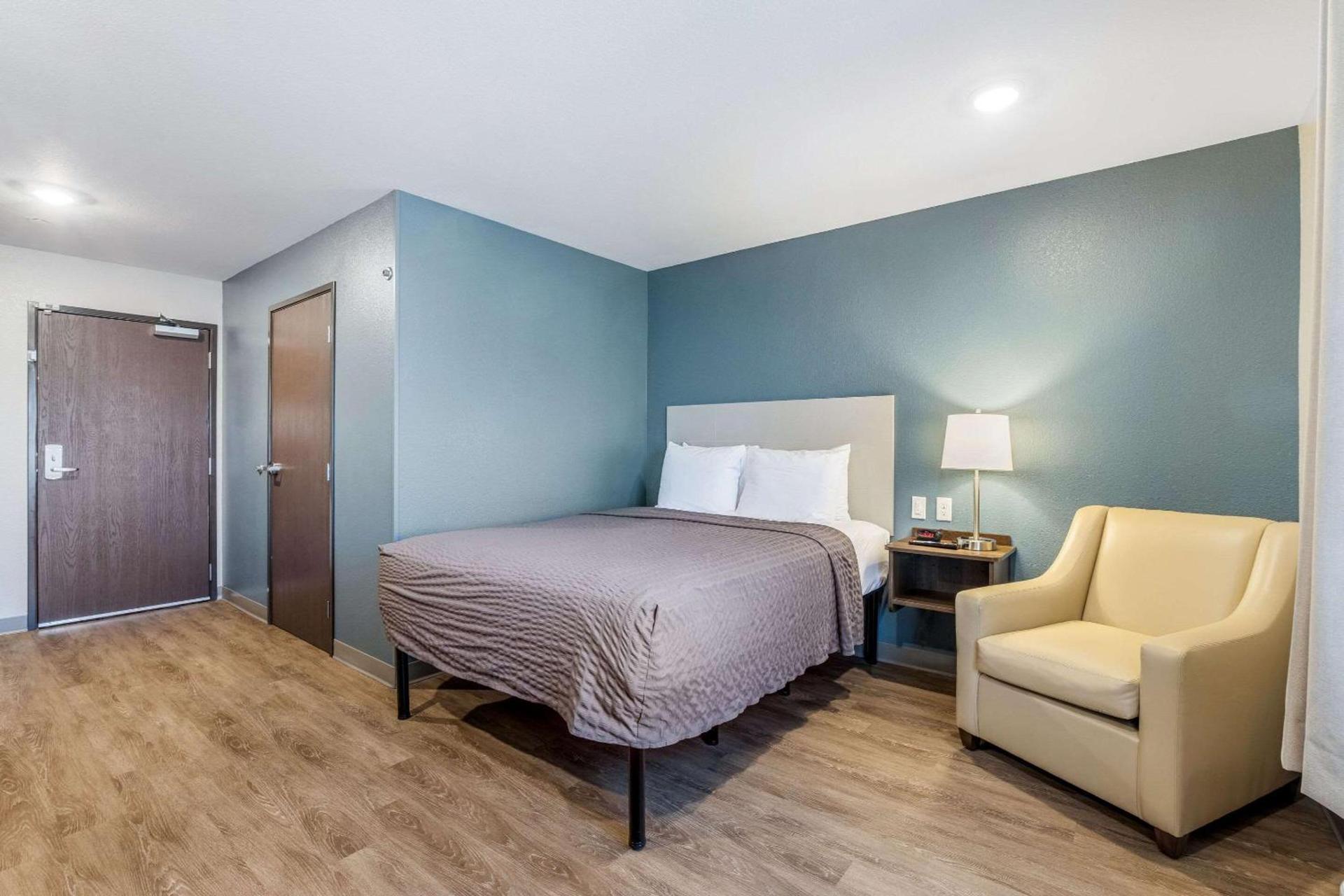 WoodSpring Suites Colton photo 11