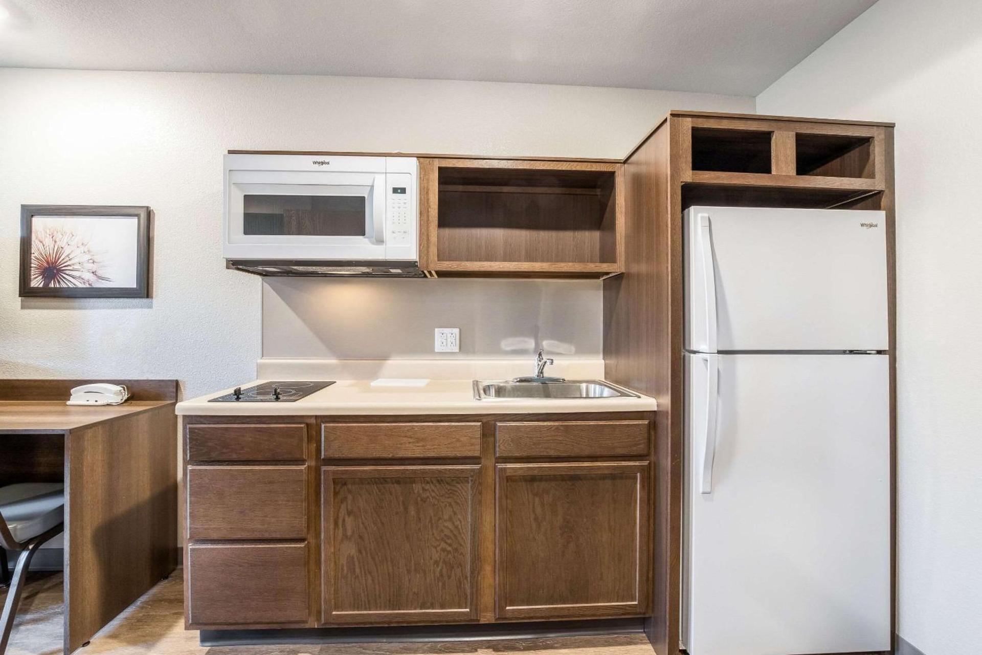 WoodSpring Suites Colton photo 13