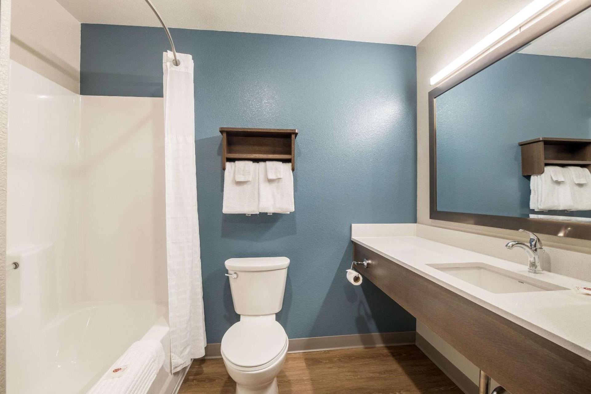 WoodSpring Suites Colton photo 14