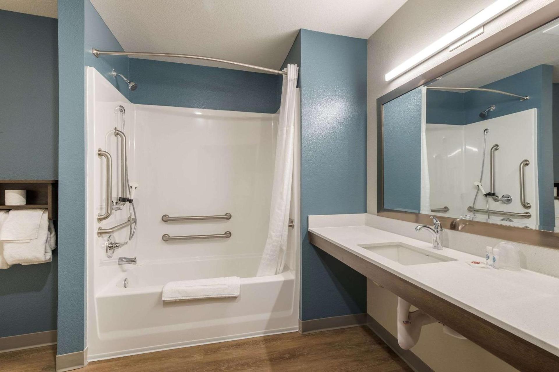 WoodSpring Suites Colton photo 18