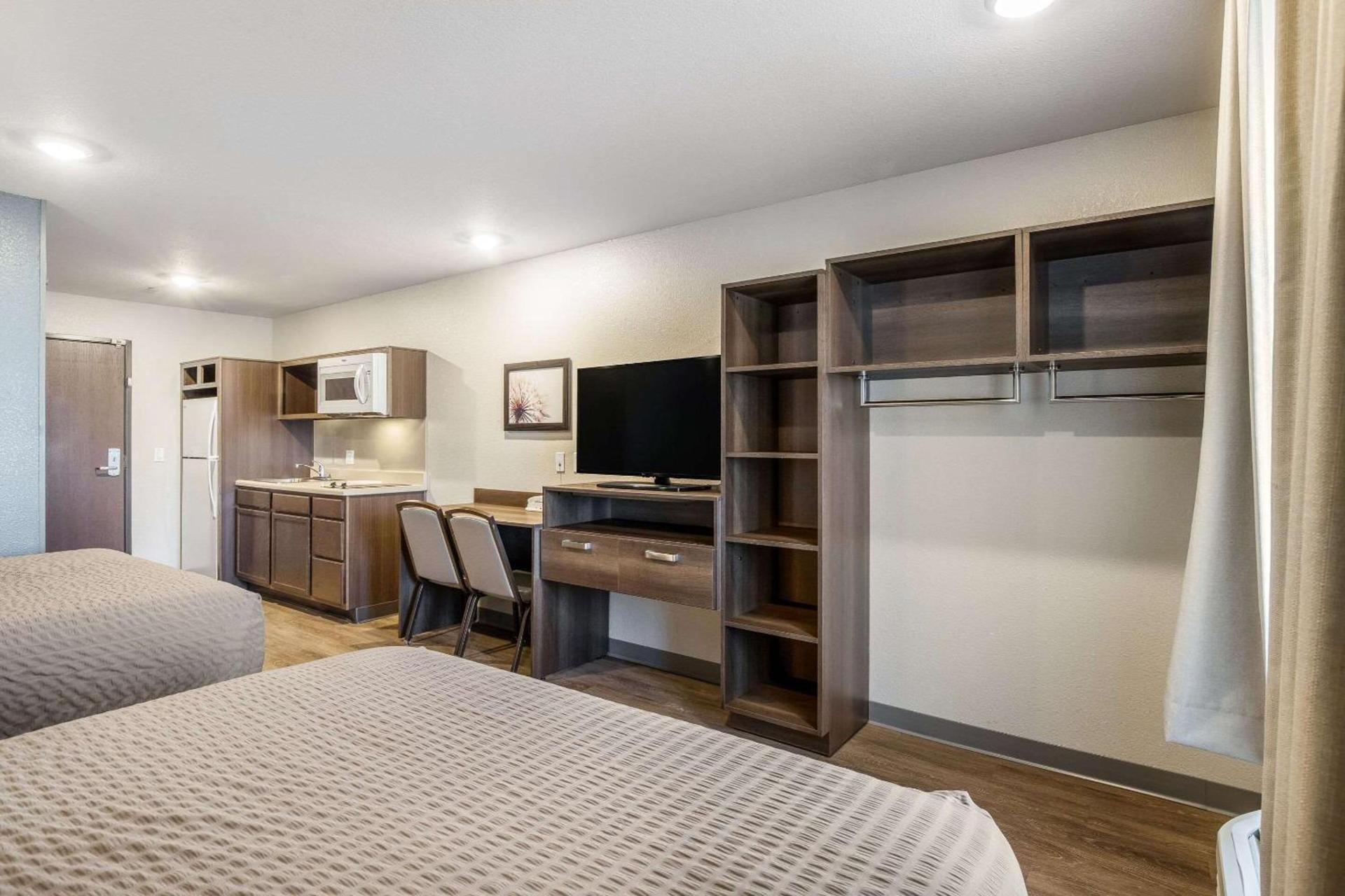 WoodSpring Suites Colton photo 21