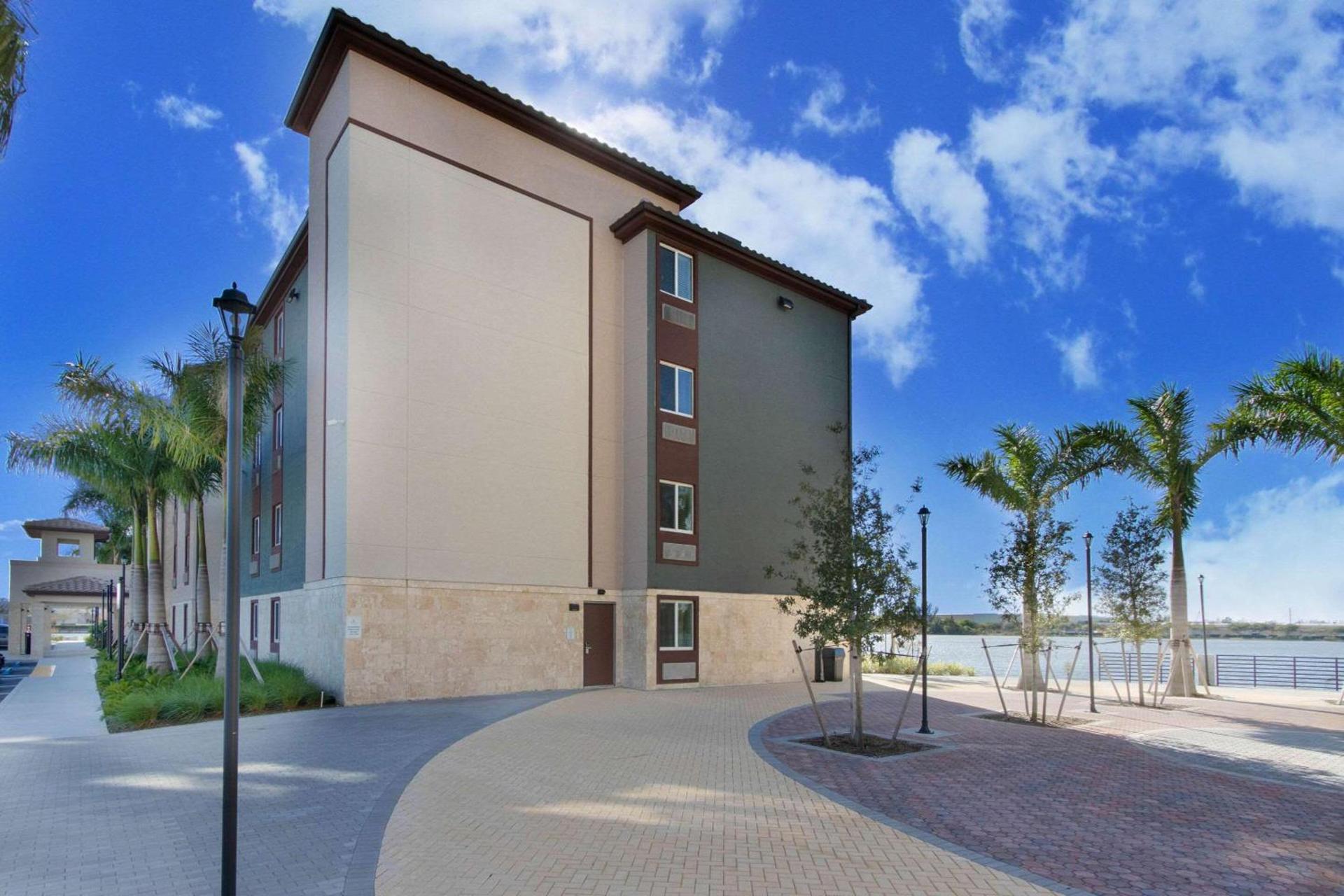 WoodSpring Suites Miramar photo 2