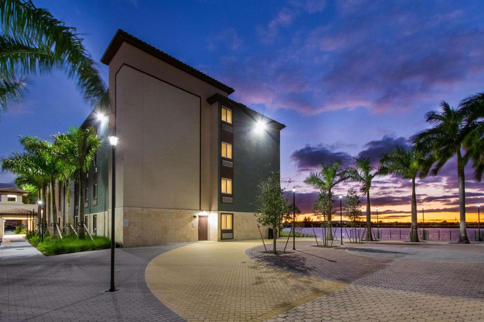 WoodSpring Suites Miramar photo 5