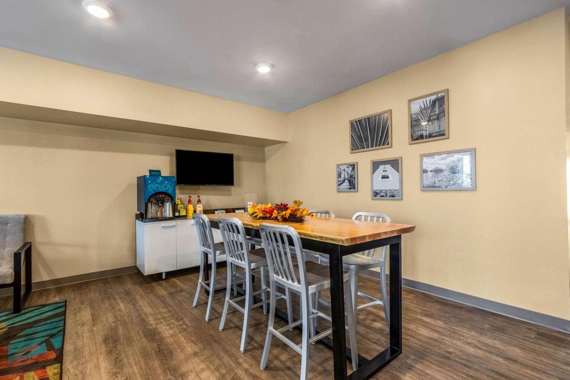 WoodSpring Suites Miramar photo 9