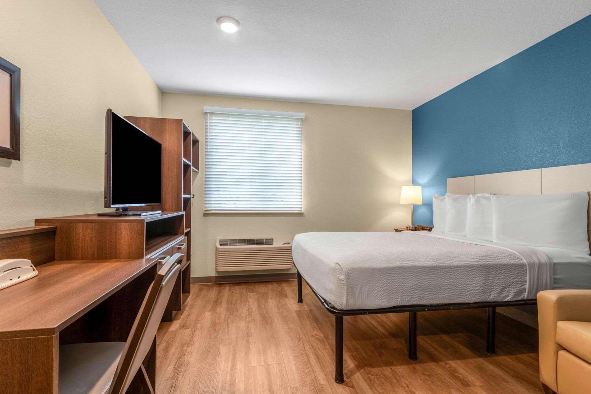WoodSpring Suites Miramar photo 12
