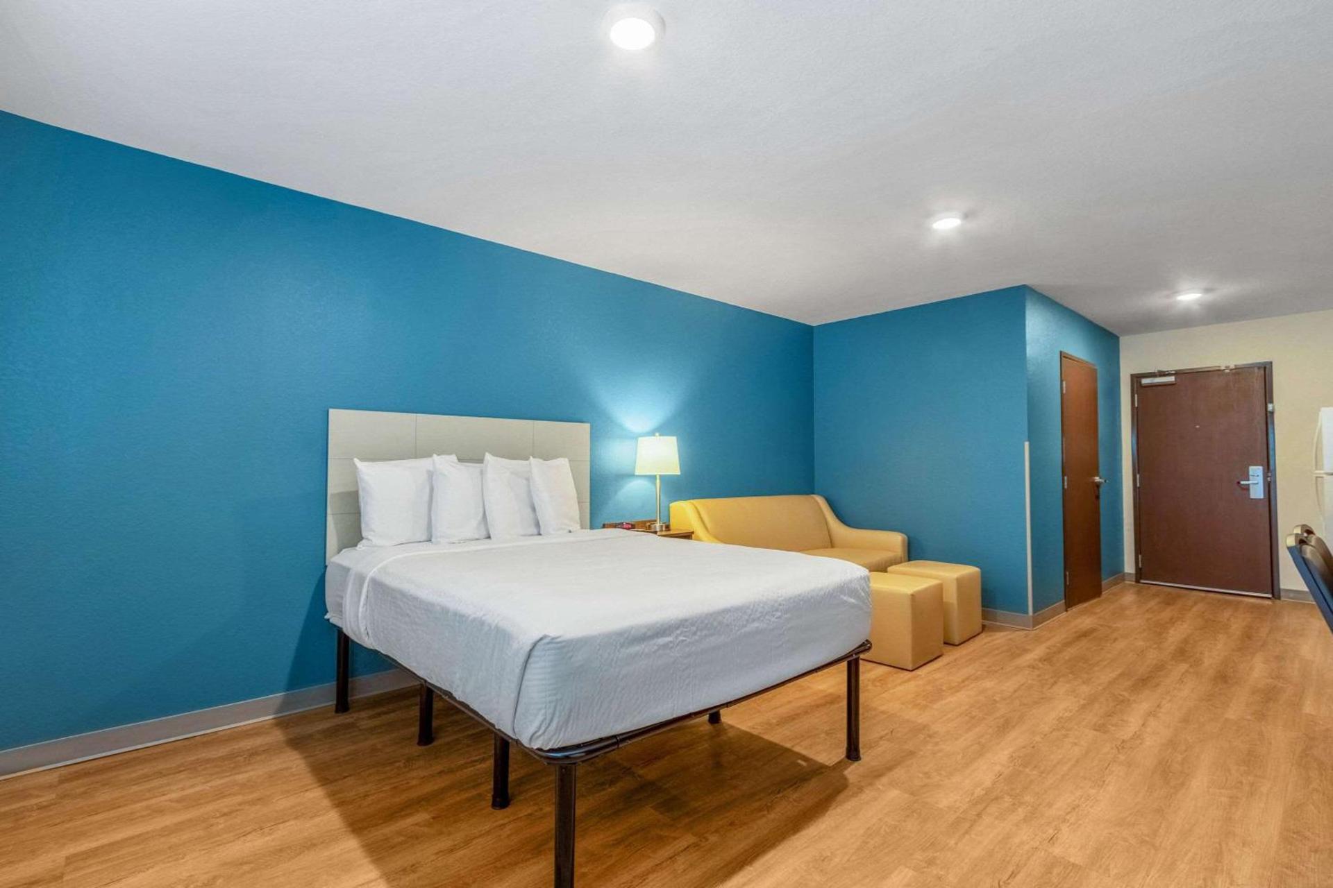 WoodSpring Suites Miramar photo 16