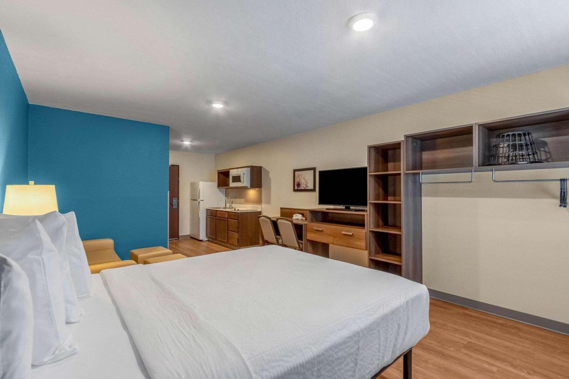 WoodSpring Suites Miramar photo 17