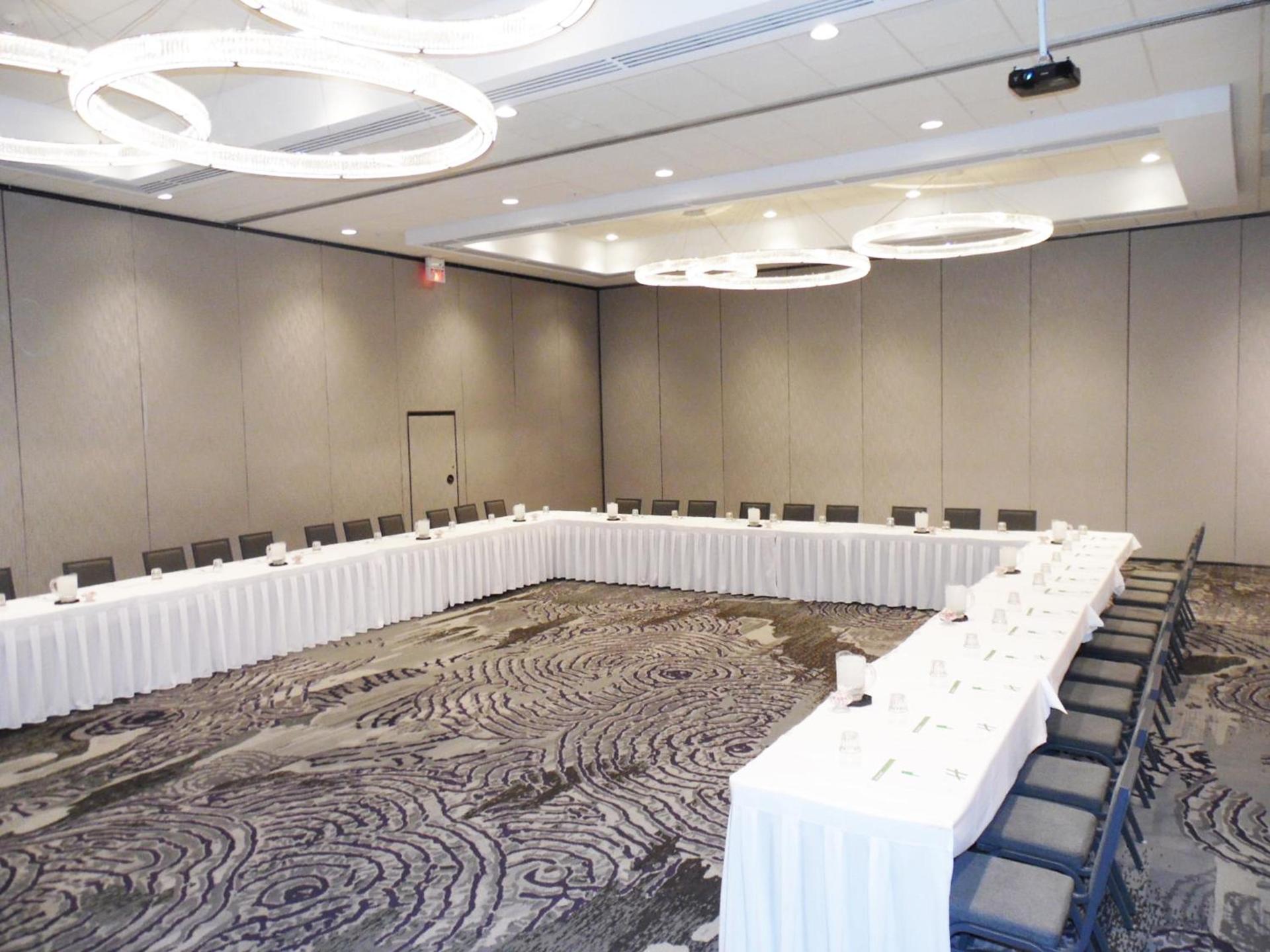 Holiday Inn Chicago Nw Crystal Lk Conv Ctr by IHG photo 25