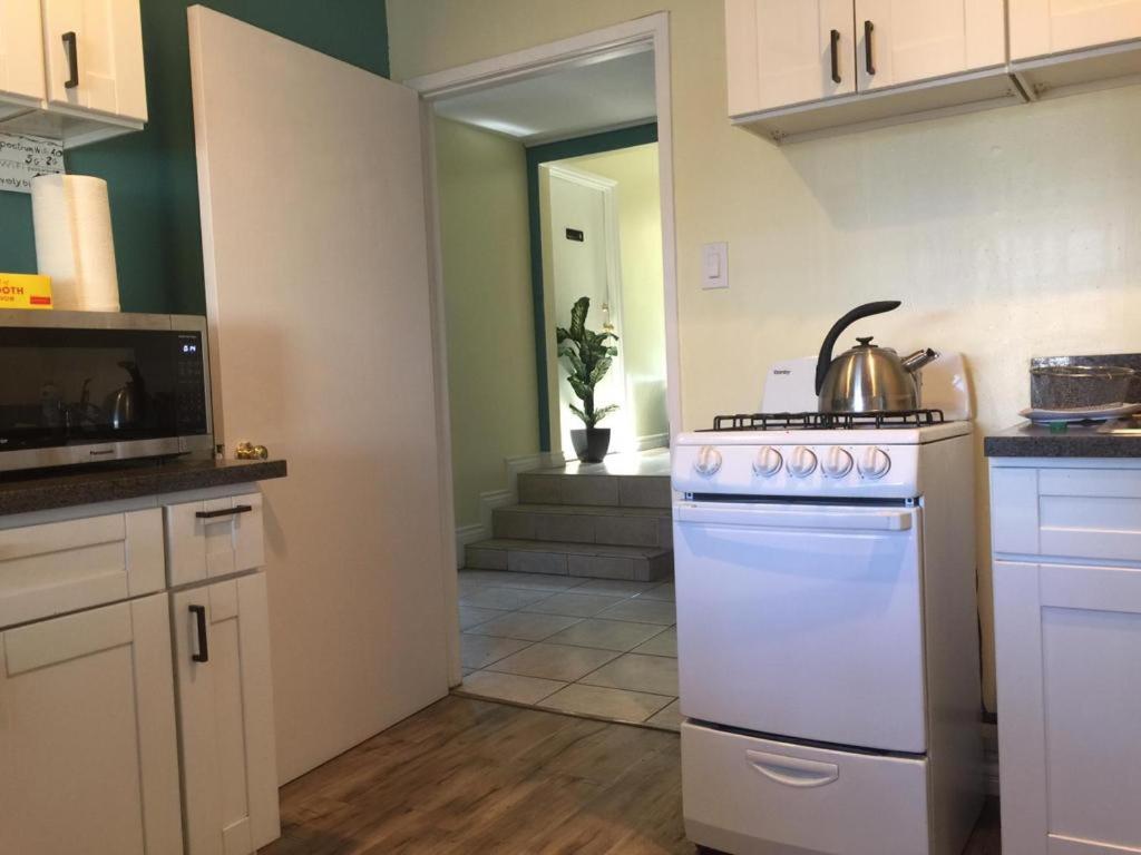 LAX guest house photo 25