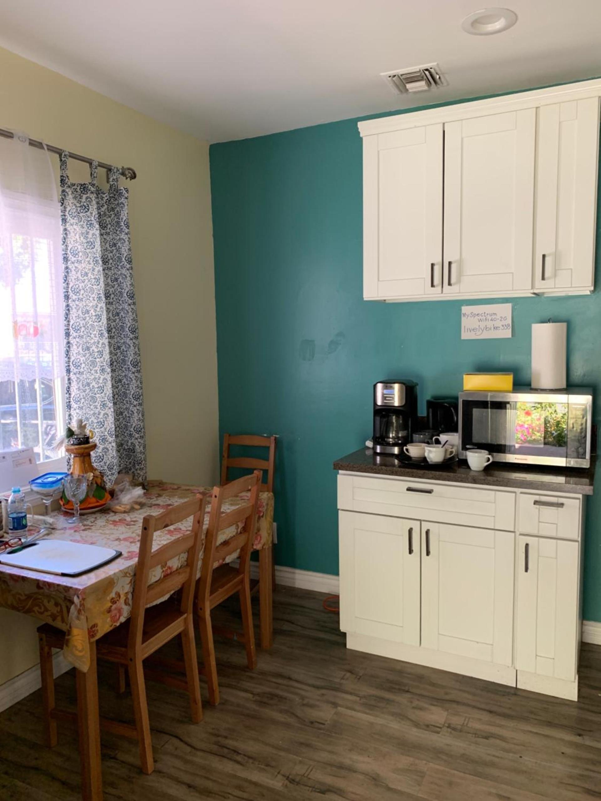 LAX guest house photo 17