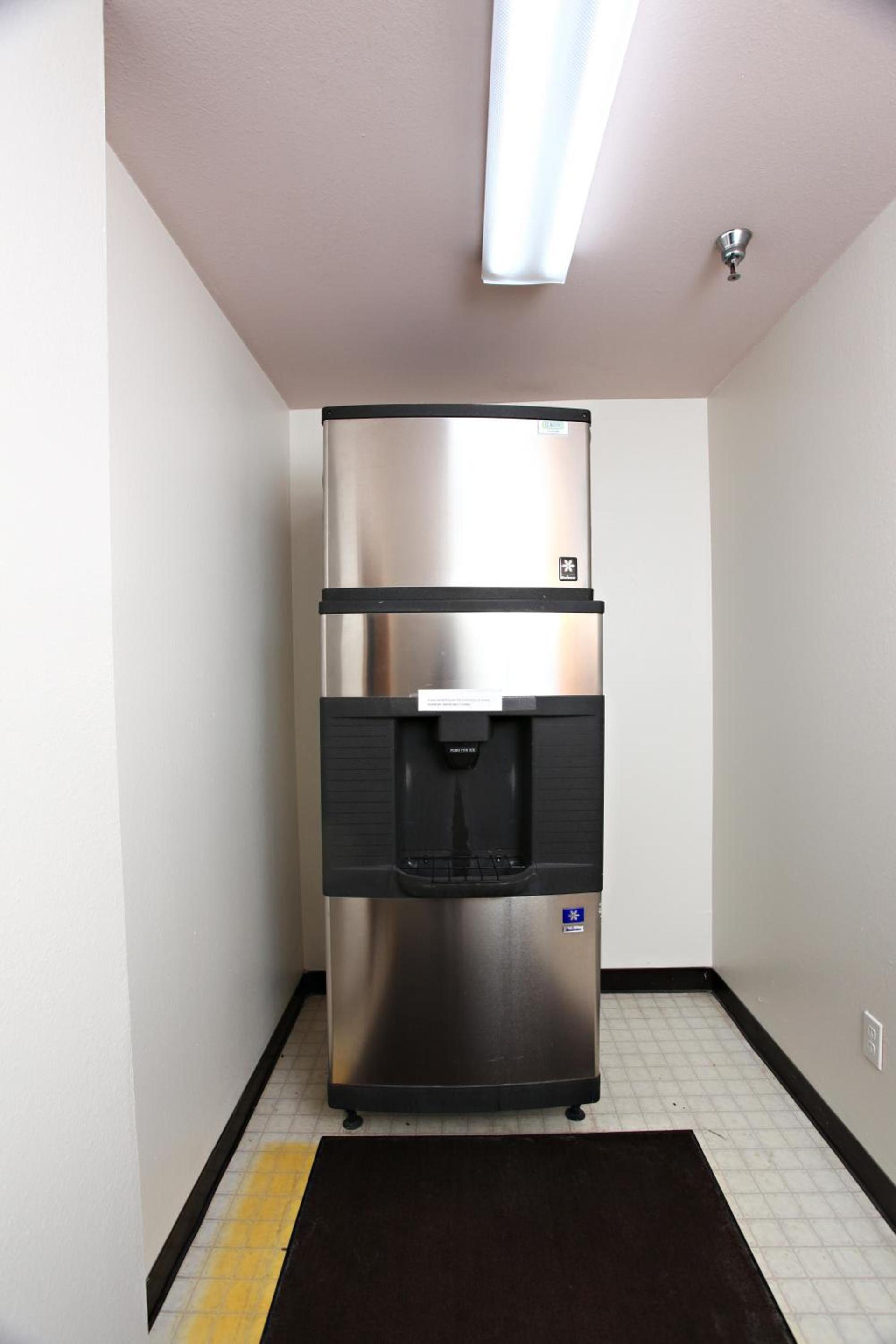 Coratel Inn & Suites by Jasper Newton photo 23