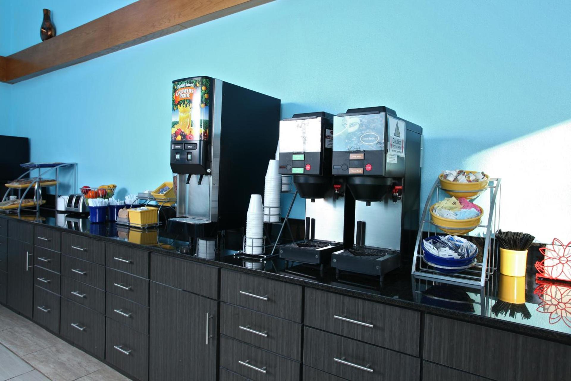 Coratel Inn & Suites by Jasper Newton photo 22