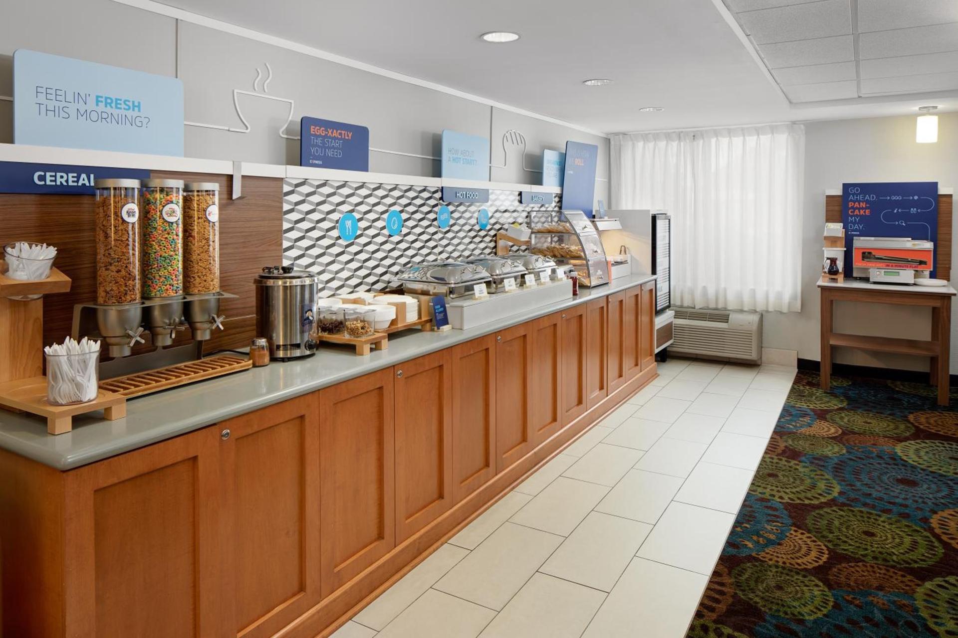 Holiday Inn Express Romulus / Detroit Airport by IHG photo 30