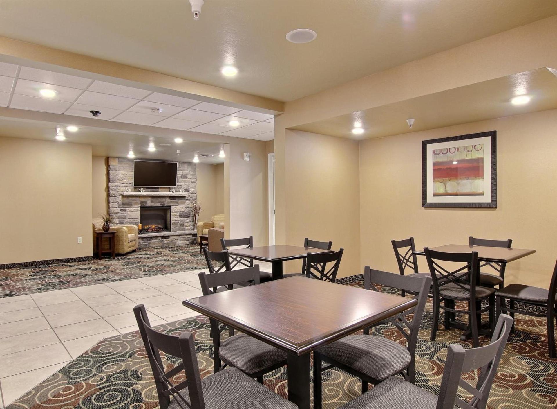 Cobblestone Inn & Suites - Linton photo 52