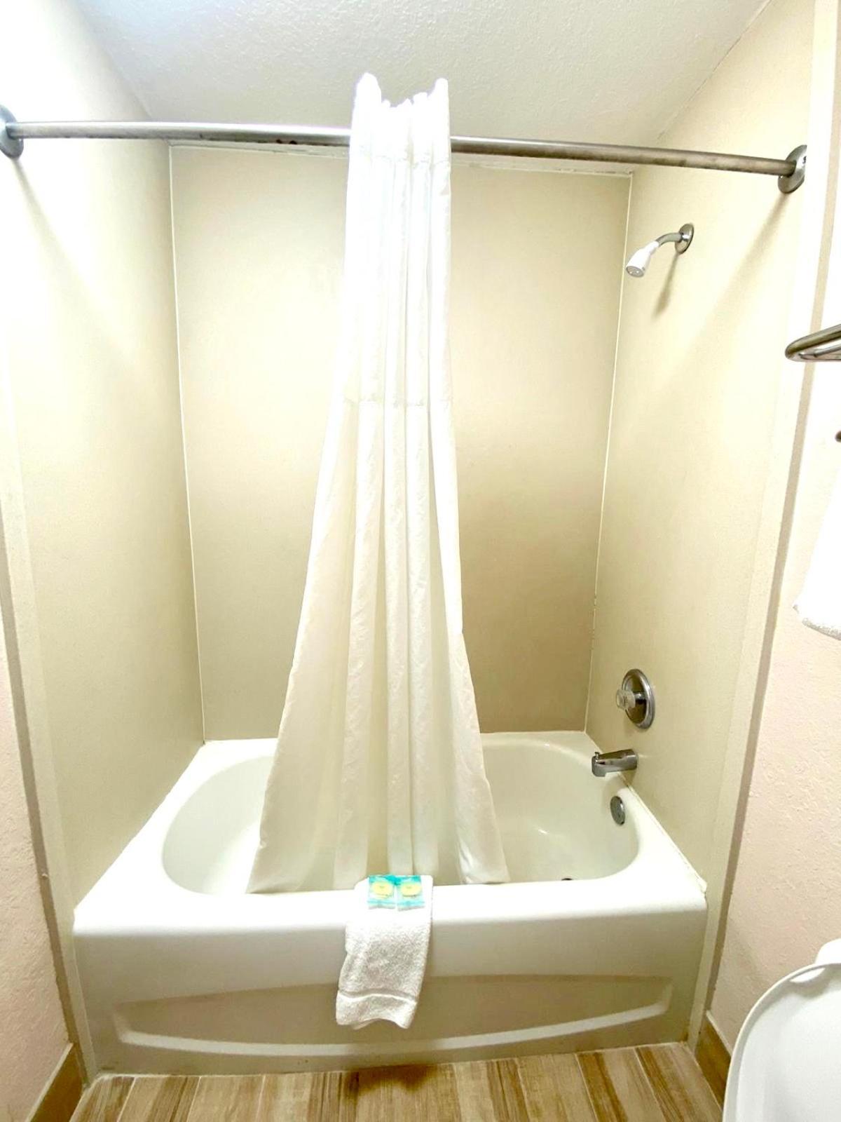 REGENCY INN photo 3