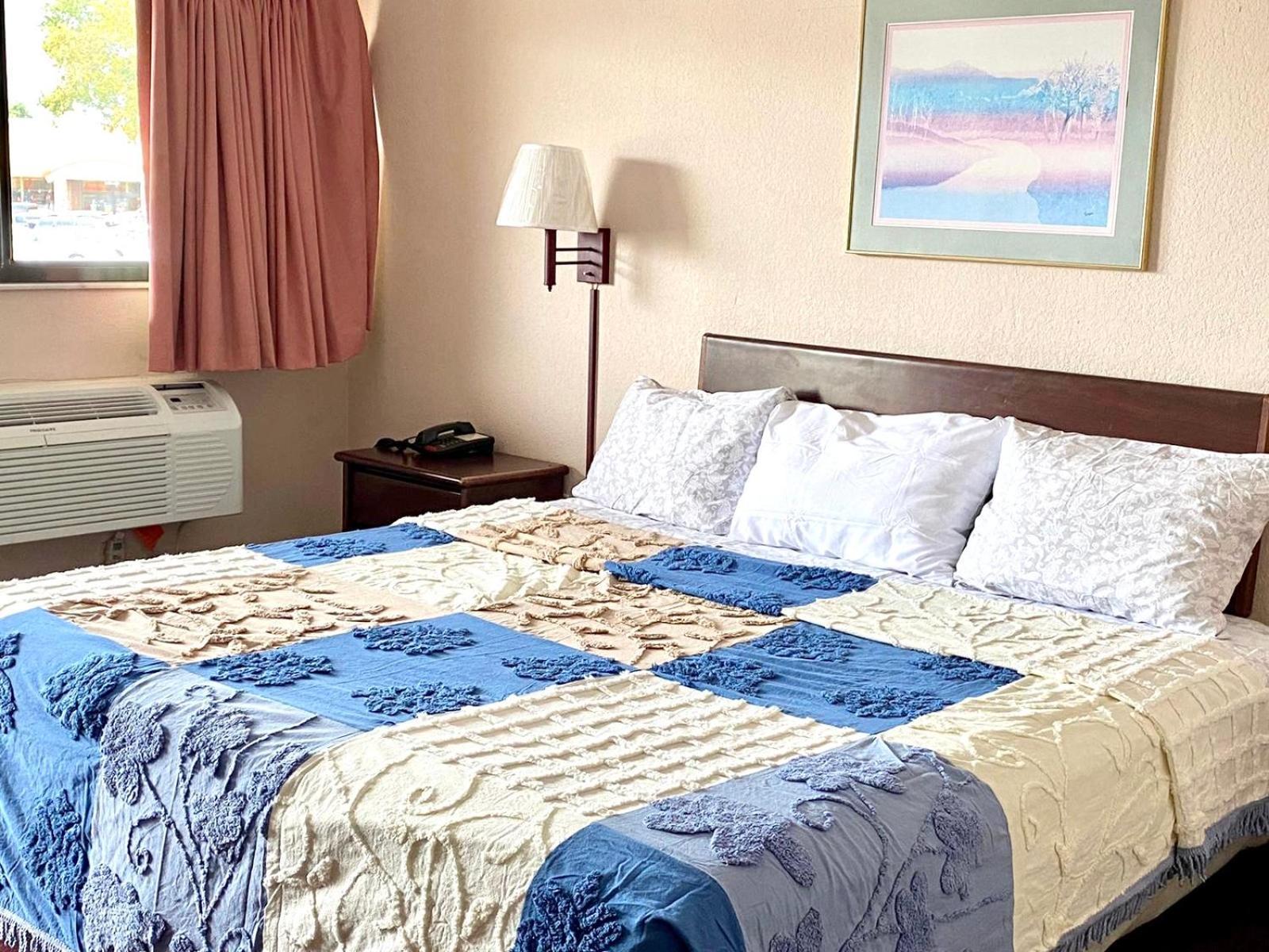 REGENCY INN photo 4