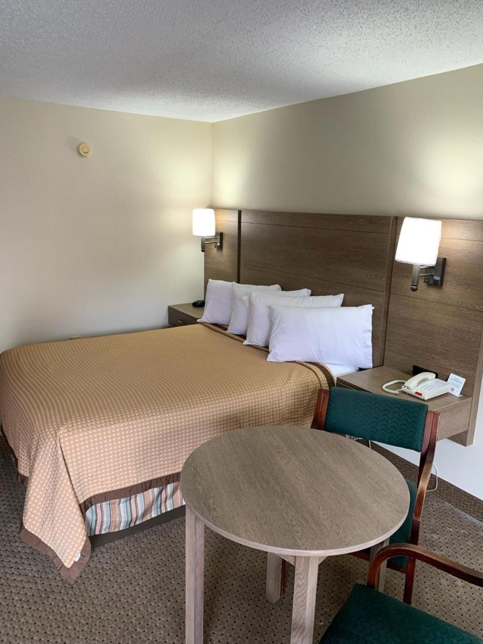 Riverside Motor Lodge - Pigeon Forge photo 5