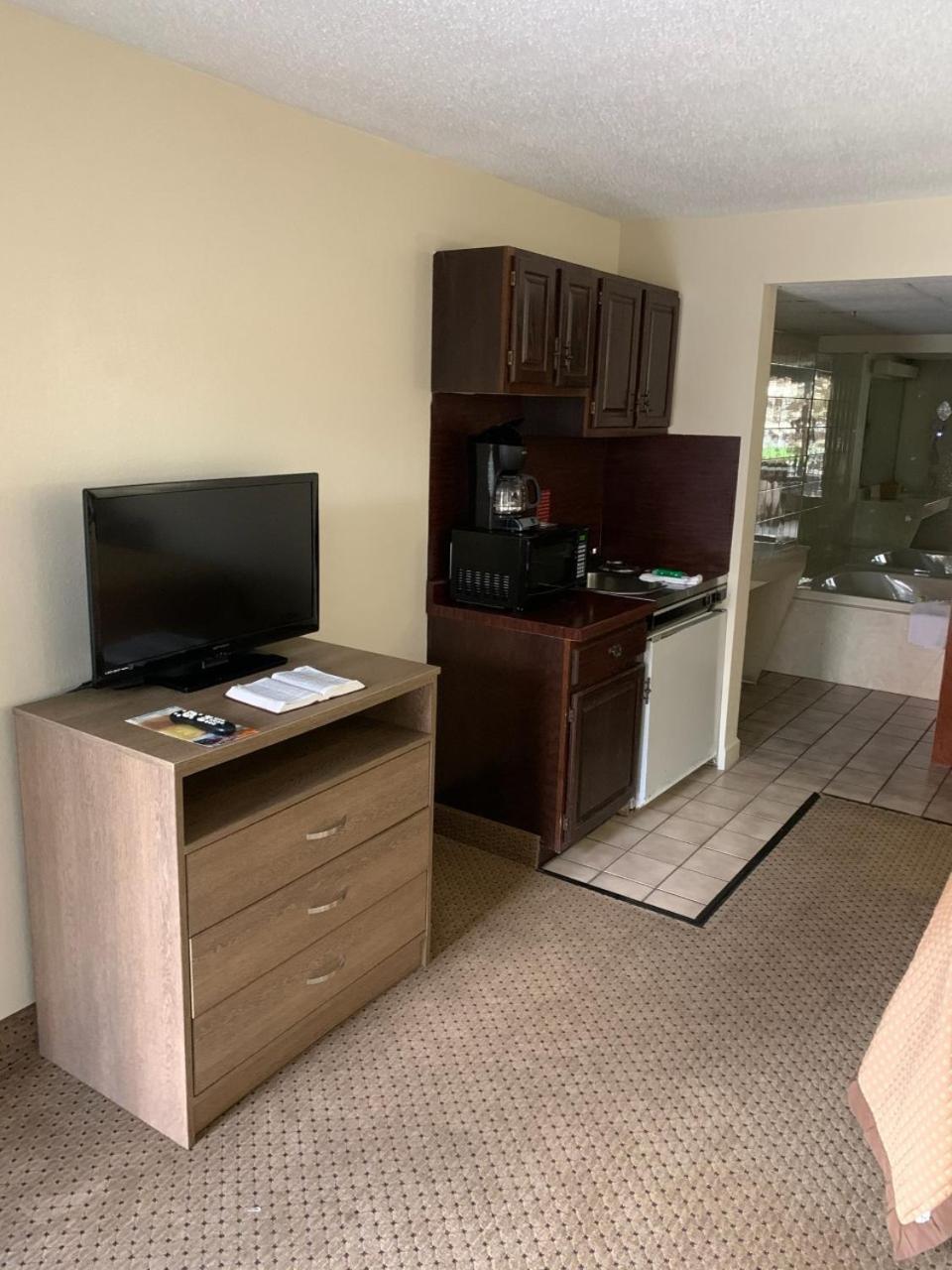 Riverside Motor Lodge - Pigeon Forge photo 3