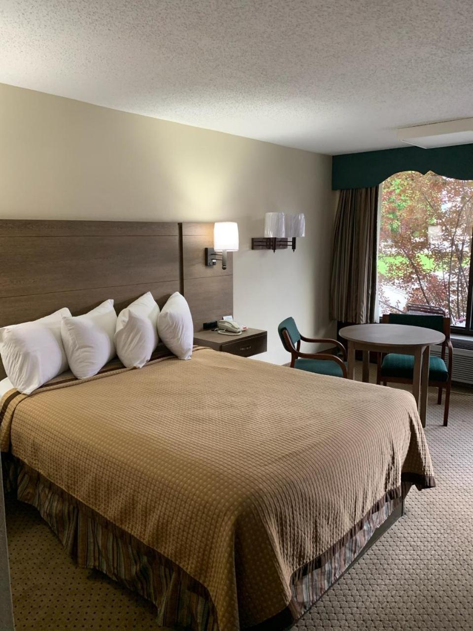 Riverside Motor Lodge - Pigeon Forge photo 4