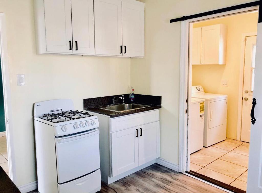 LAX guest house photo 18
