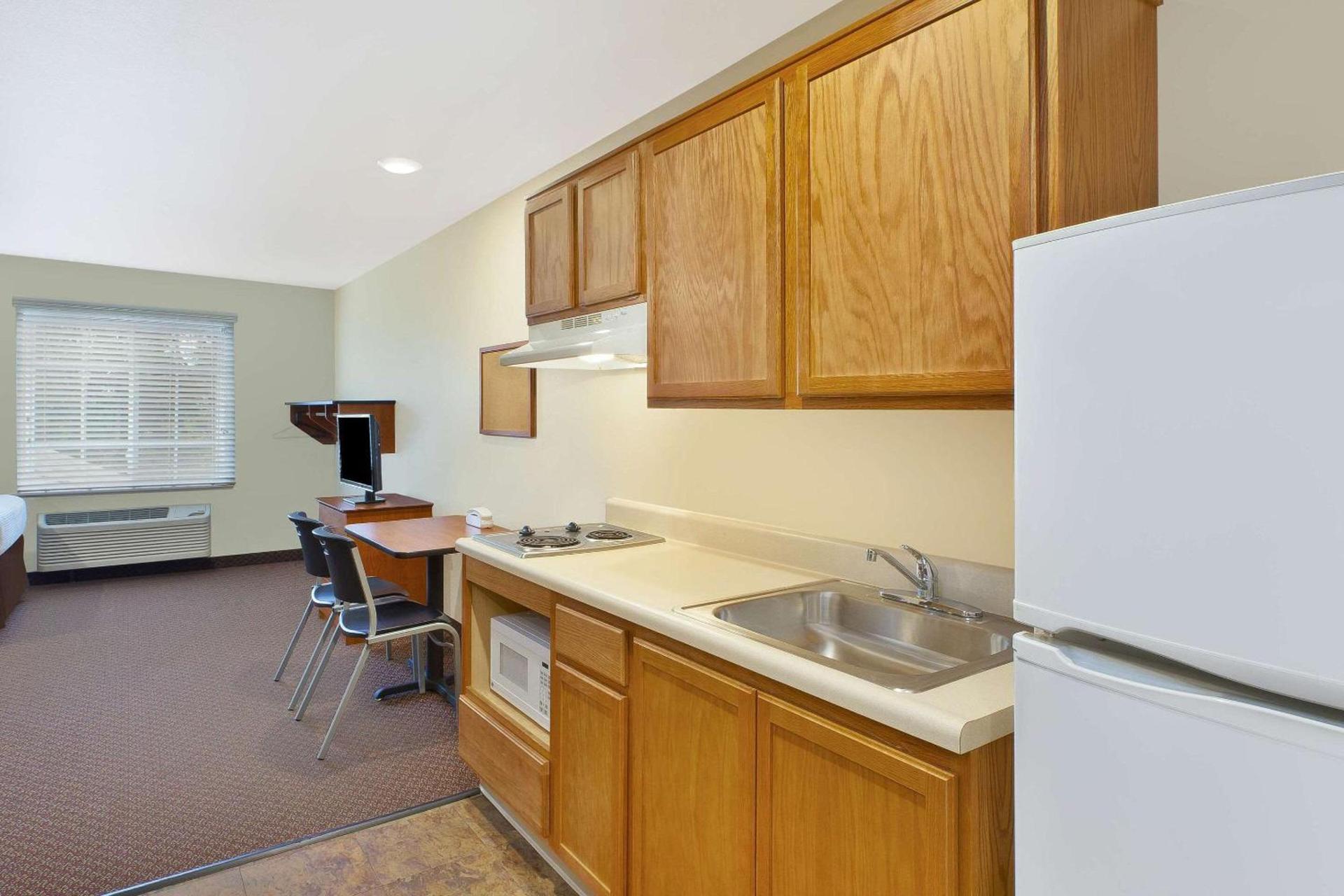 WoodSpring Suites St Louis St Charles photo 12