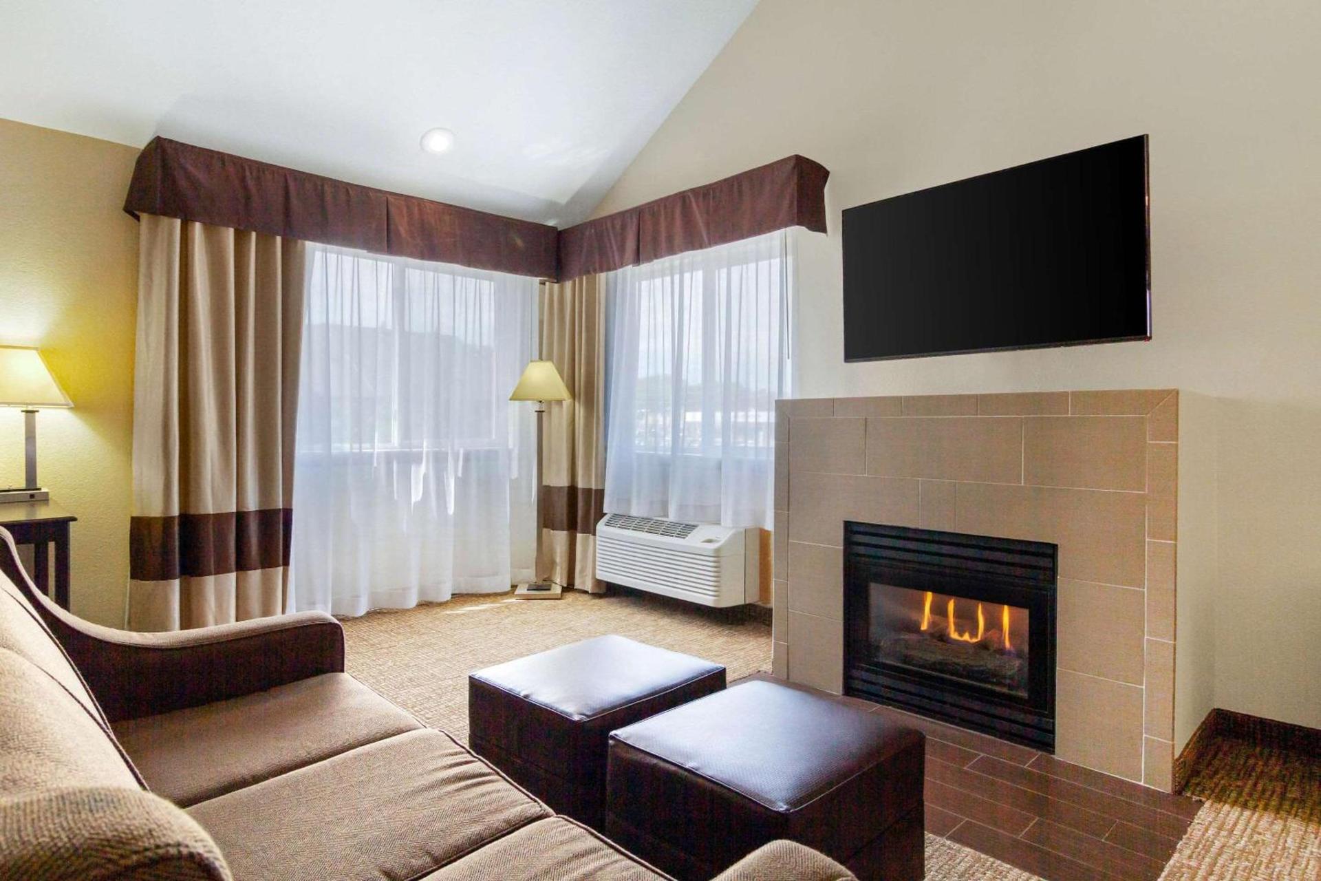 Comfort Inn & Suites Greeley photo 14