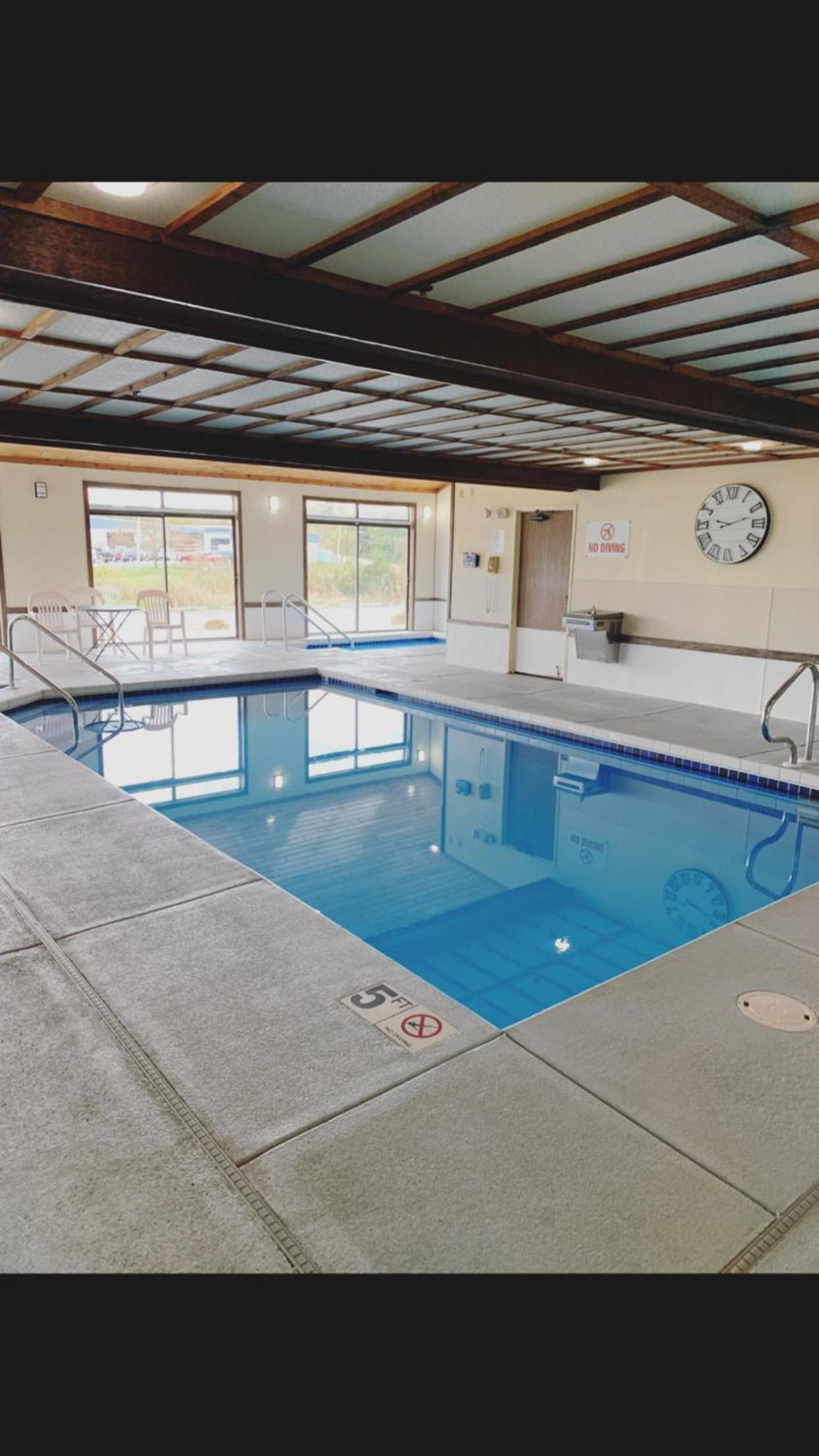 Super 8 by Wyndham Watertown WI photo 31