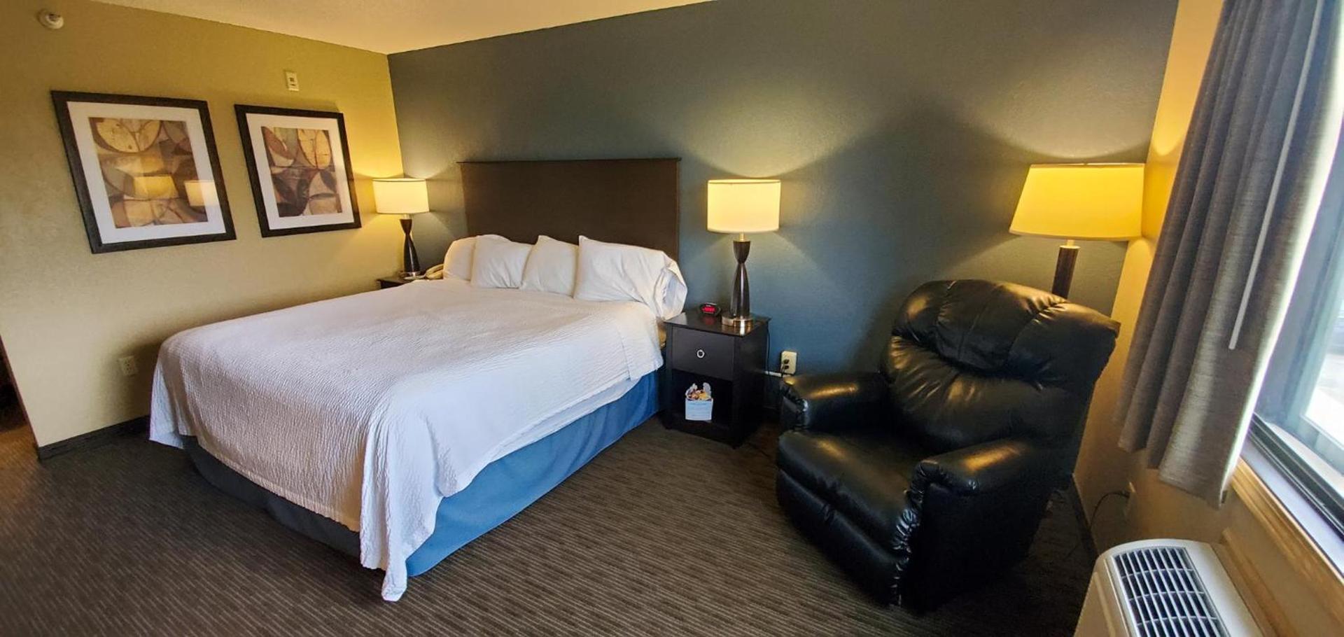 AmericInn by Wyndham Clear Lake photo 55