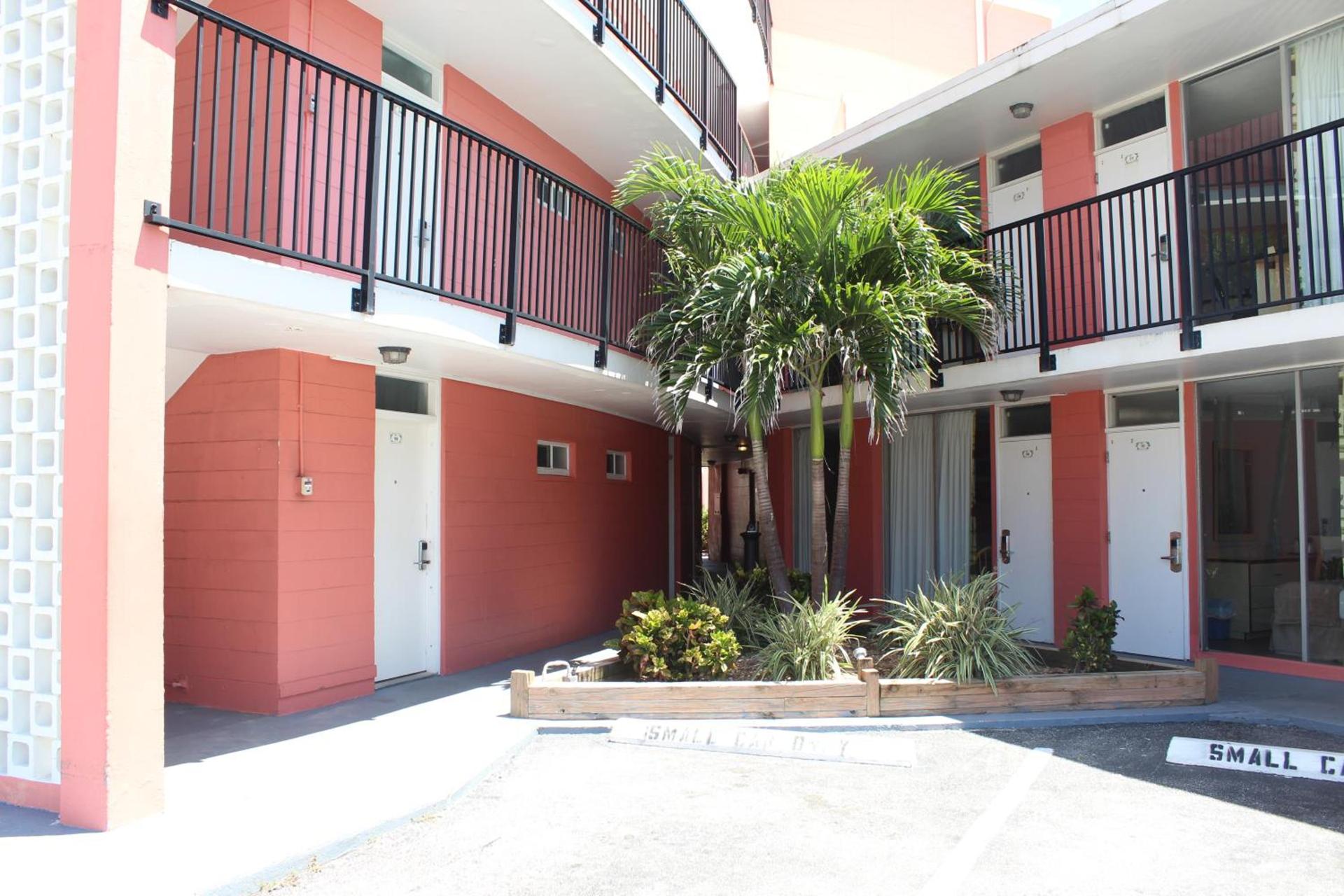 Cove Motel Oceanfront photo 11