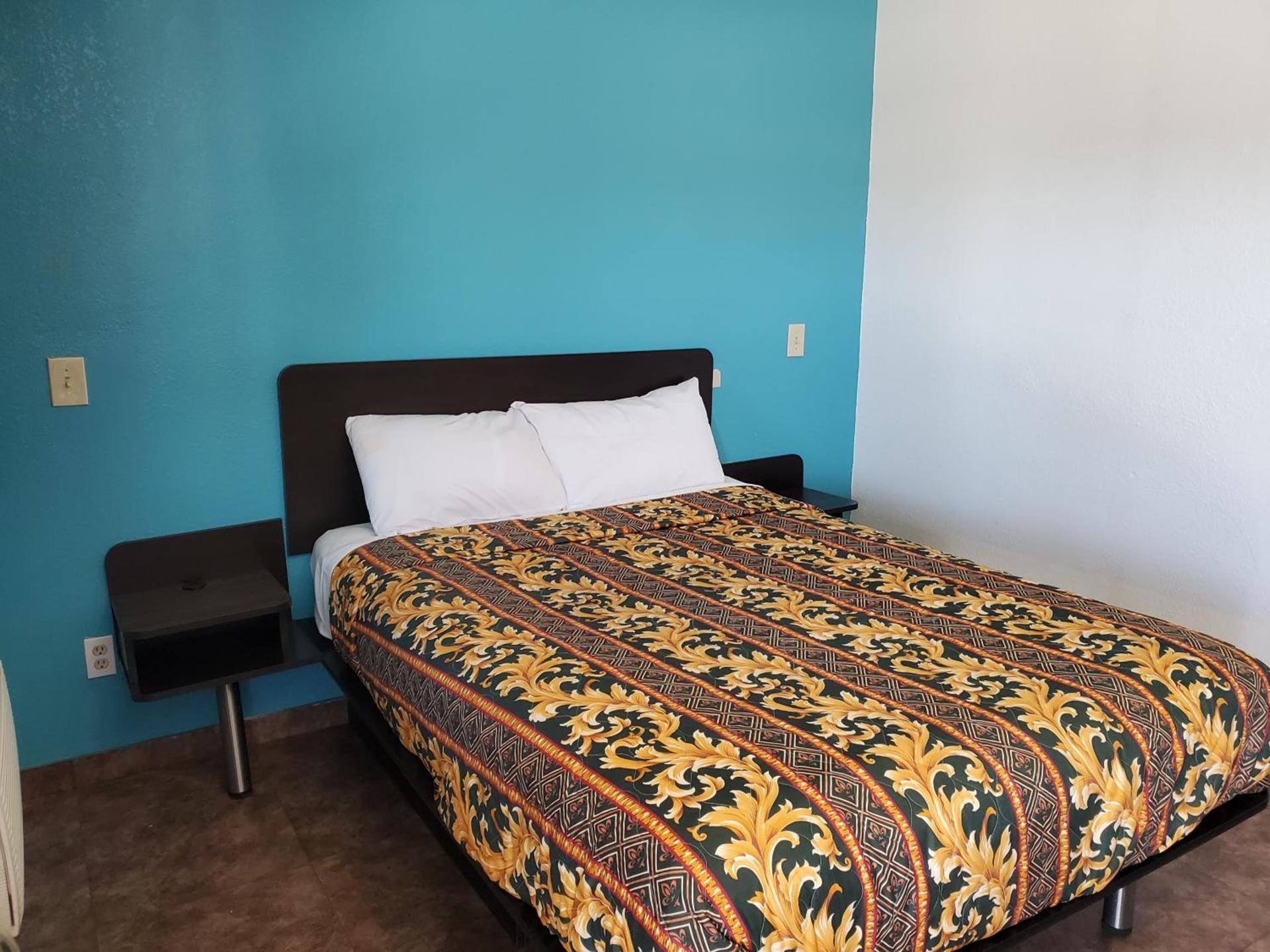 High Desert Inn photo 5