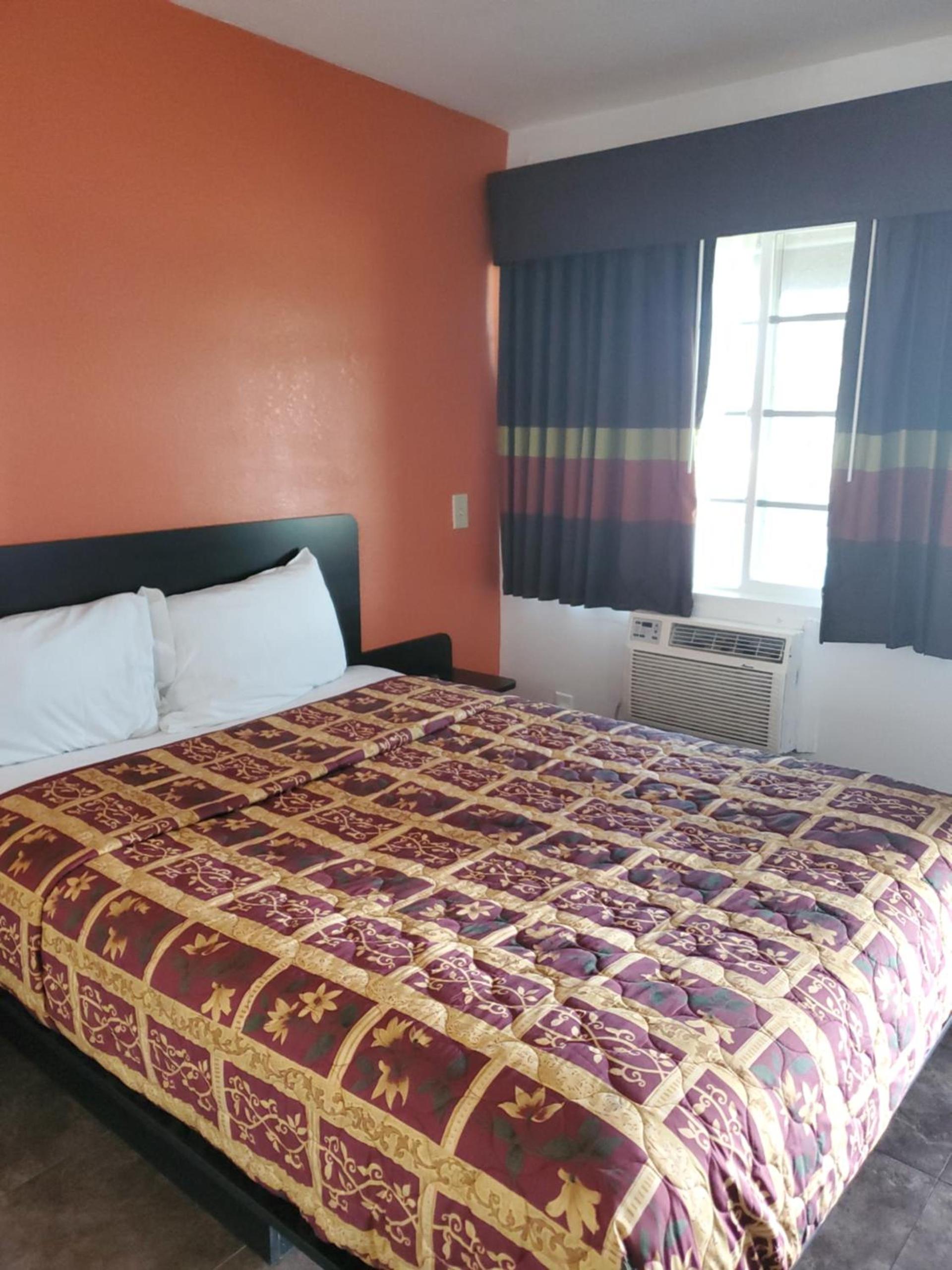 High Desert Inn photo 3