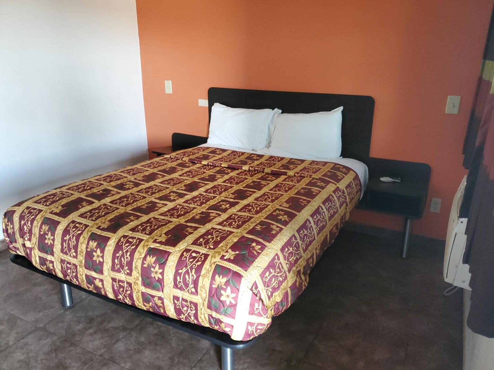High Desert Inn photo 6